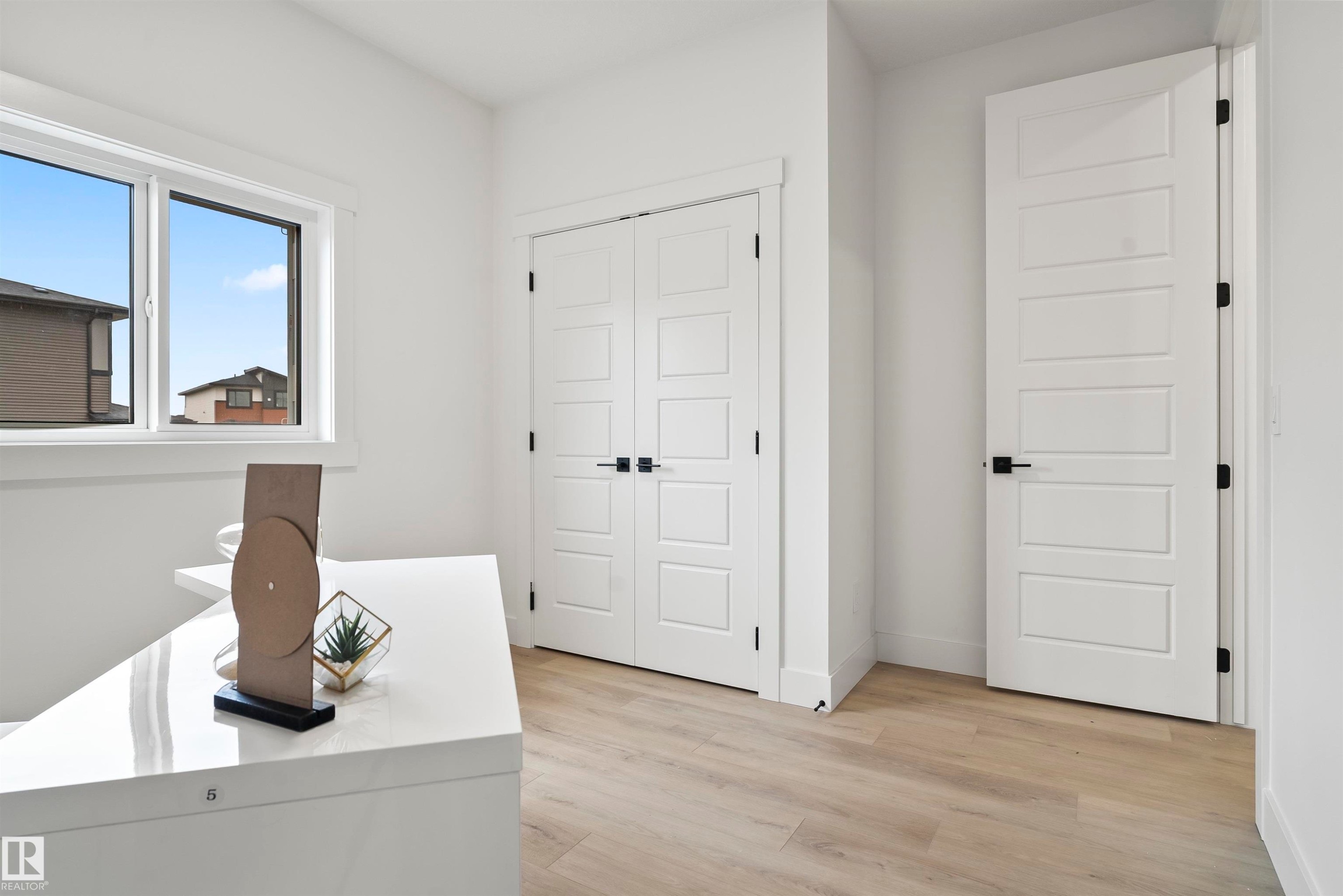 Unfurnished office with light wood finished floors and baseboards - 13152 187 Avenue, Edmonton, AB - Indoor