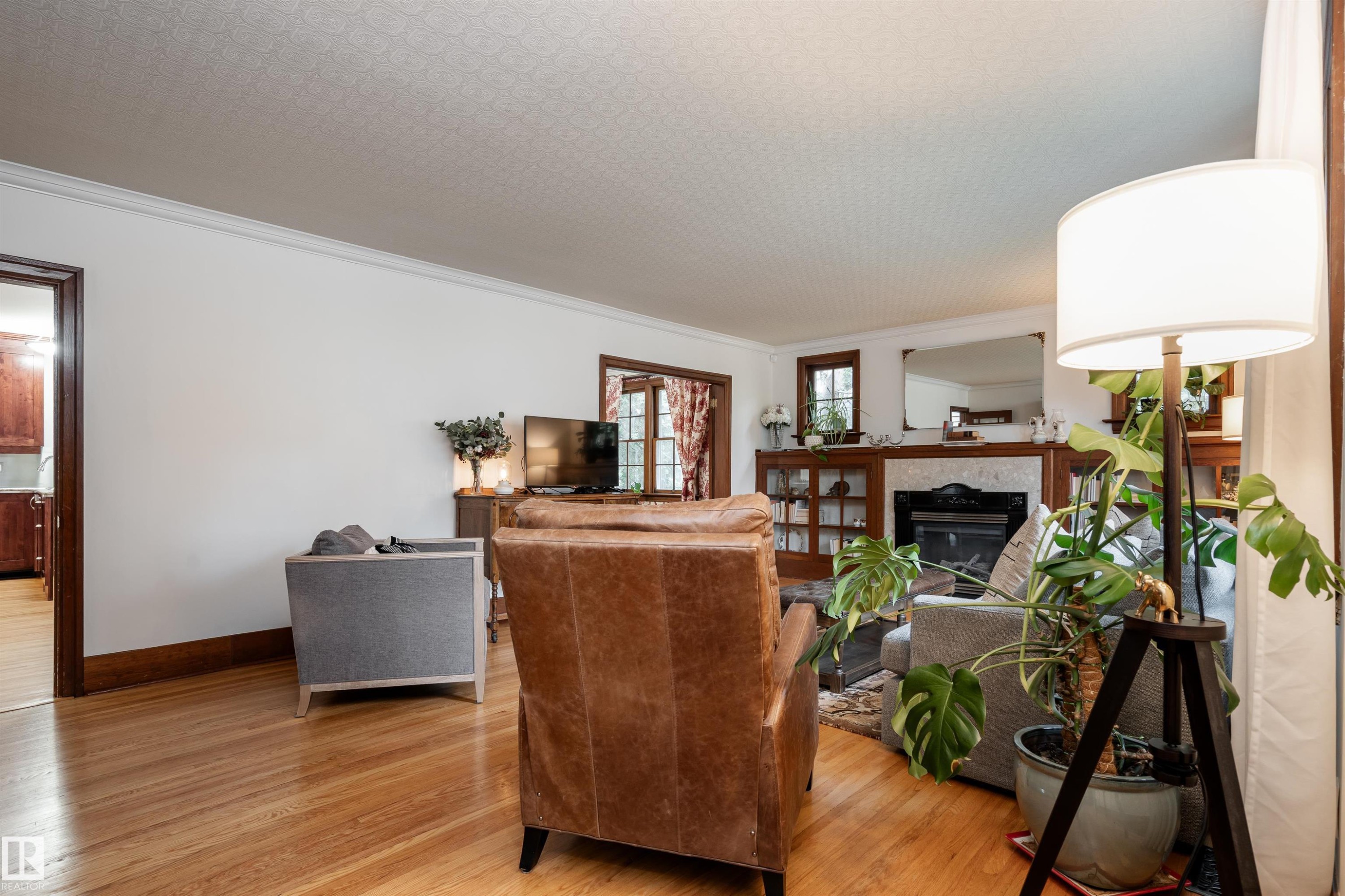 10015 97 Avenue, Edmonton, AB - Indoor With Fireplace