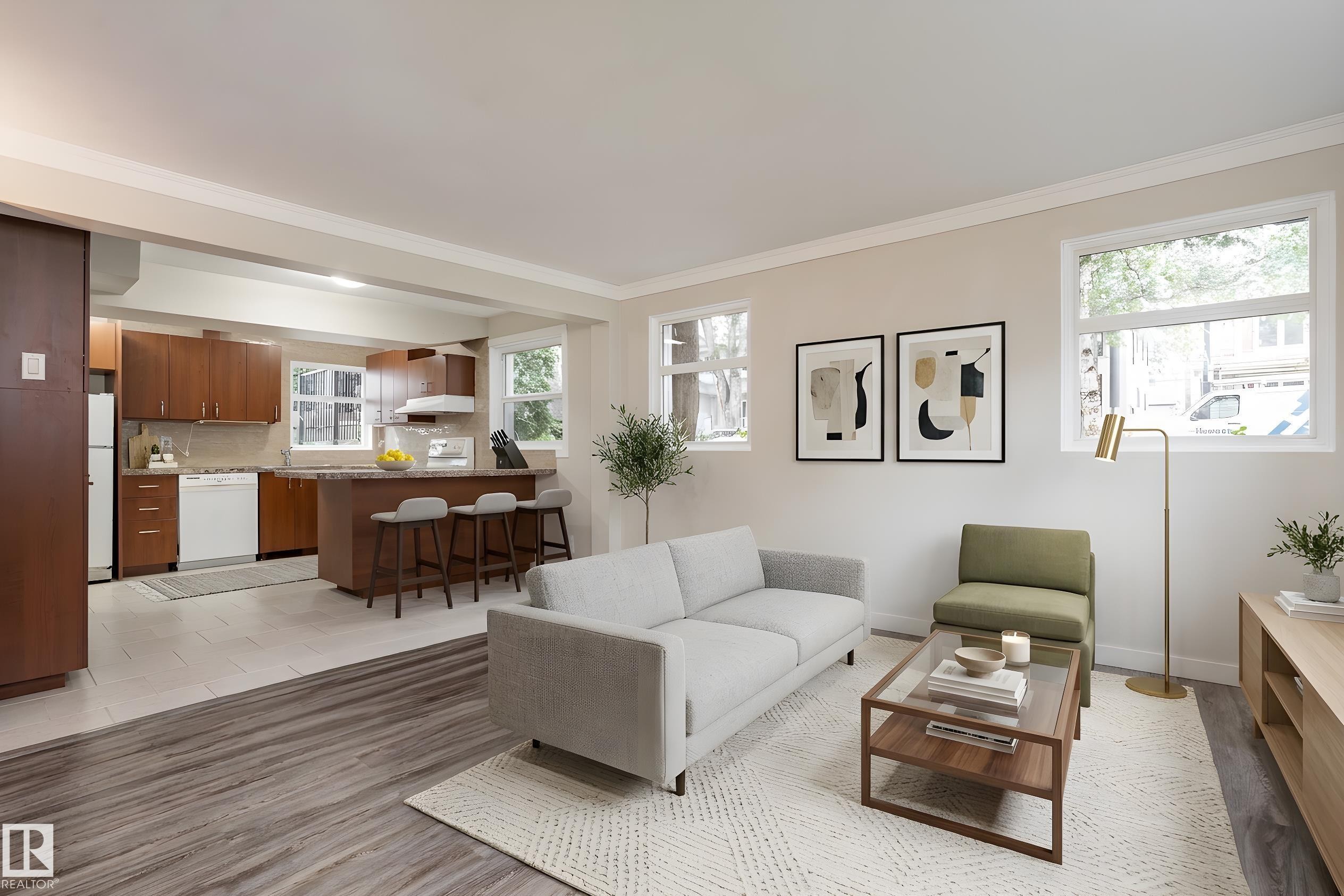 10015 97 Avenue, Edmonton, AB - Indoor Photo Showing Living Room