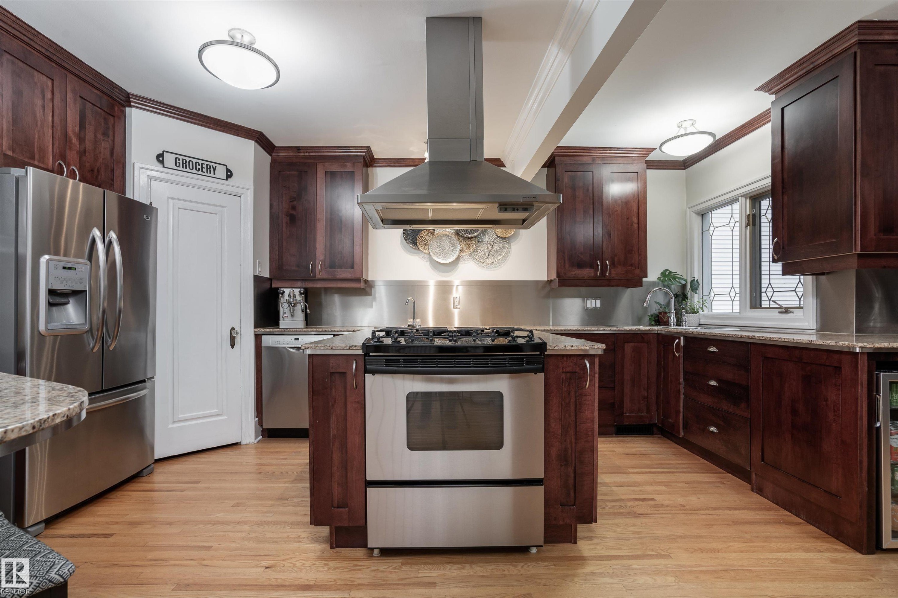 10015 97 Avenue, Edmonton, AB - Indoor Photo Showing Kitchen