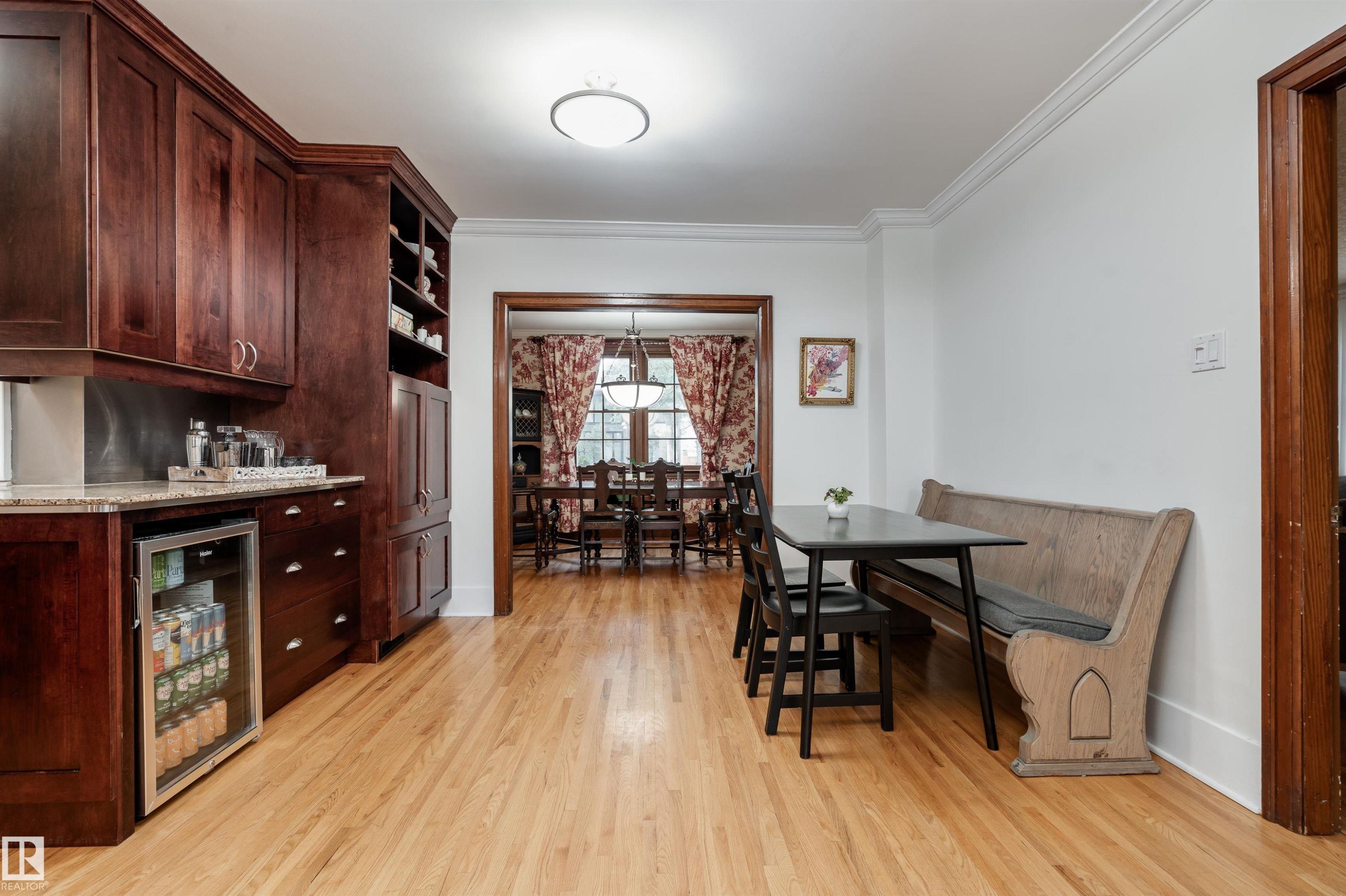10015 97 Avenue, Edmonton, AB - Indoor Photo Showing Dining Room
