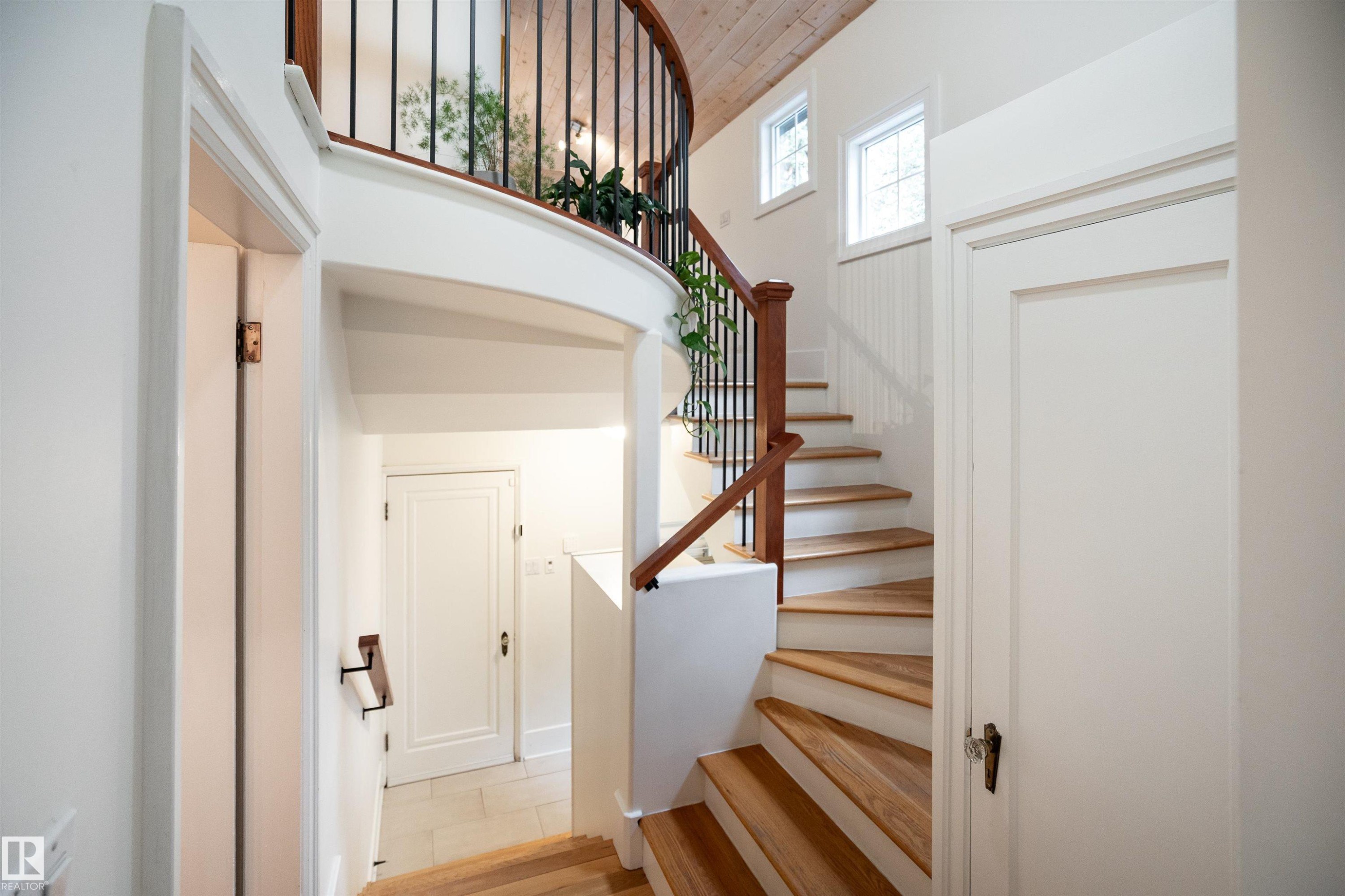 10015 97 Avenue, Edmonton, AB - Indoor Photo Showing Other Room