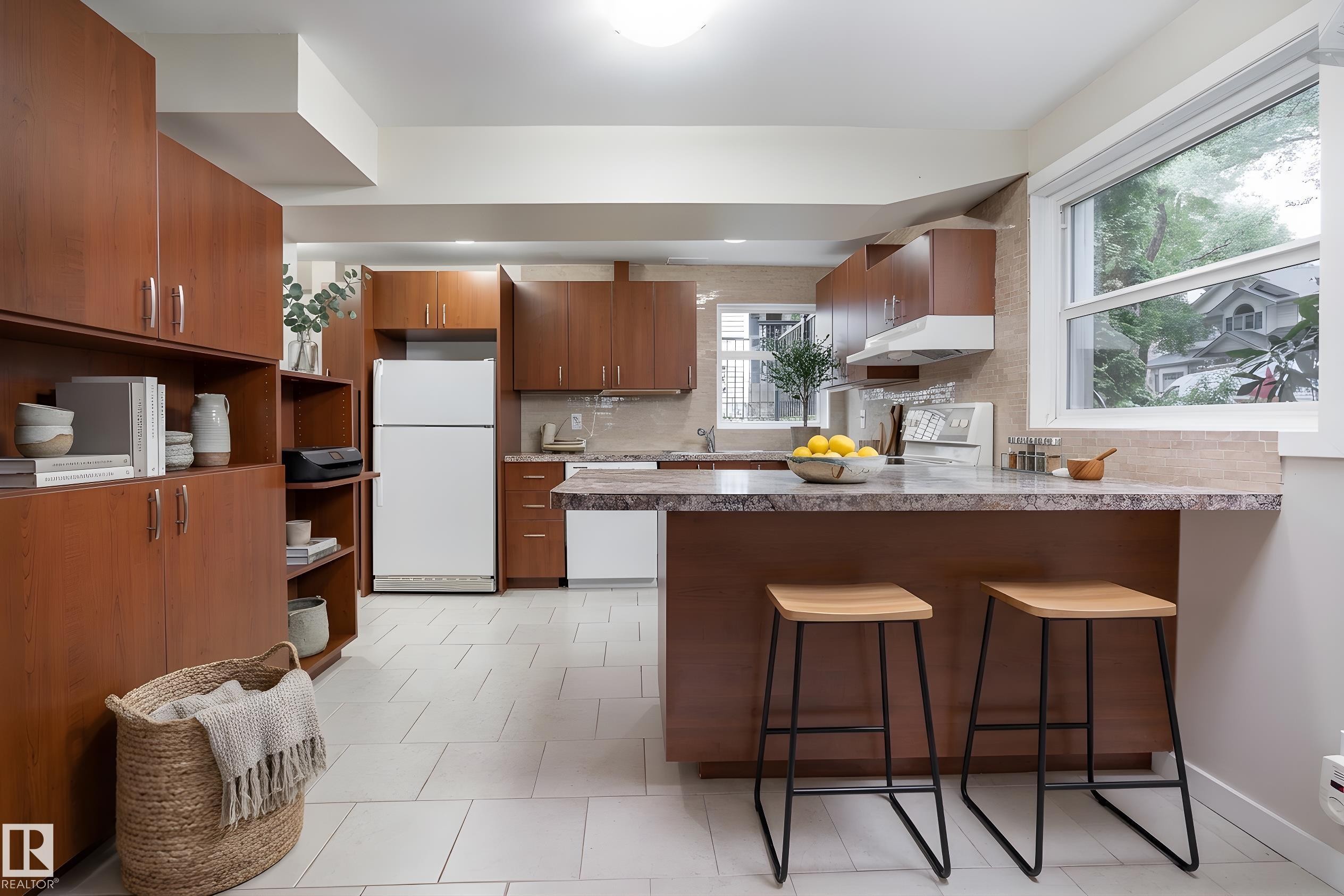 10015 97 Avenue, Edmonton, AB - Indoor Photo Showing Kitchen