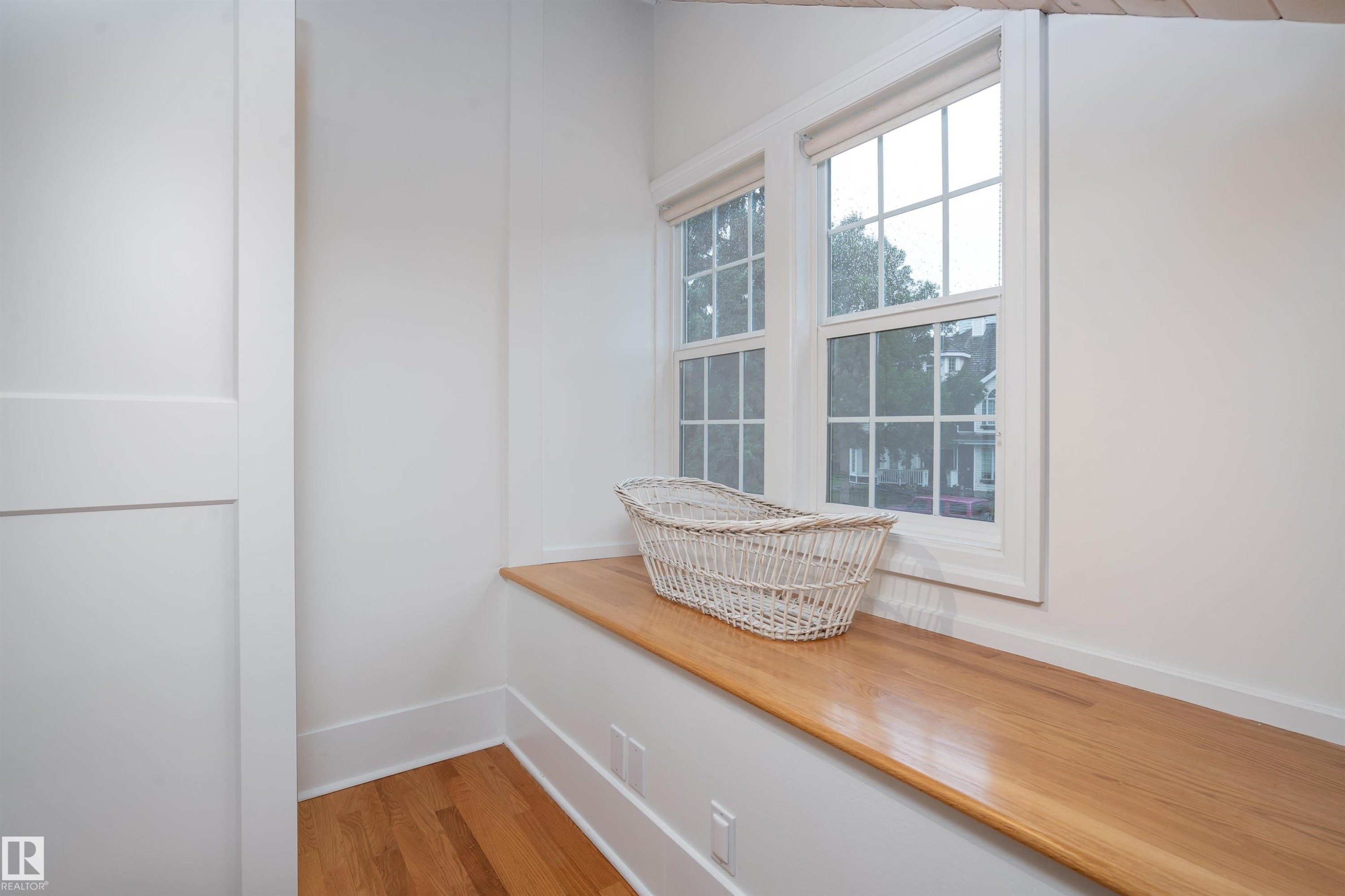 10015 97 Avenue, Edmonton, AB - Indoor Photo Showing Other Room