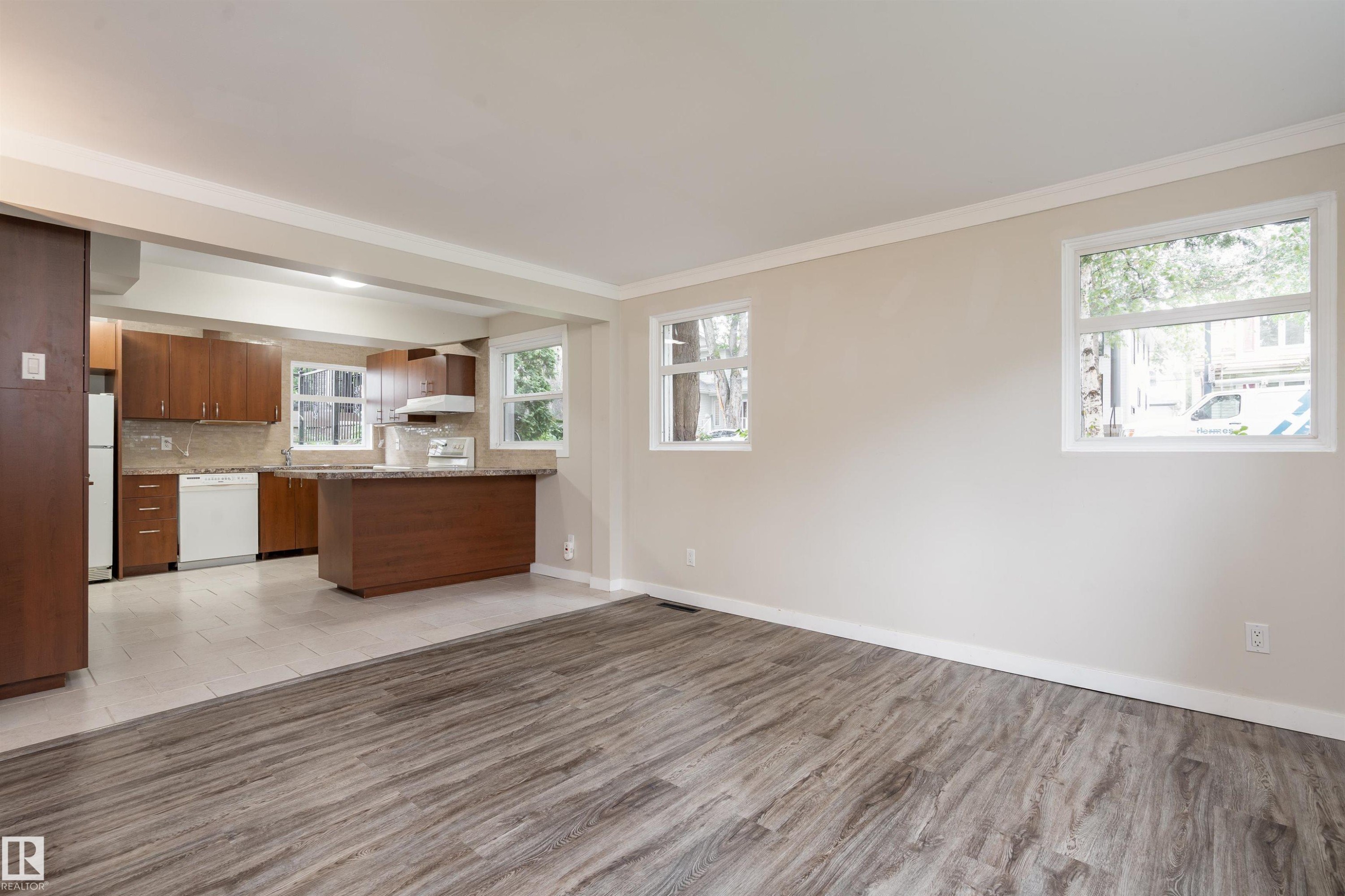 10015 97 Avenue, Edmonton, AB - Indoor Photo Showing Kitchen
