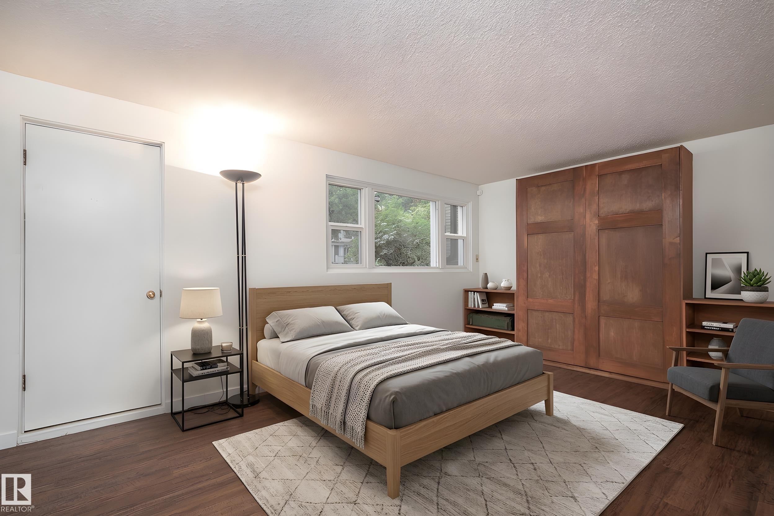 10015 97 Avenue, Edmonton, AB - Indoor Photo Showing Bedroom