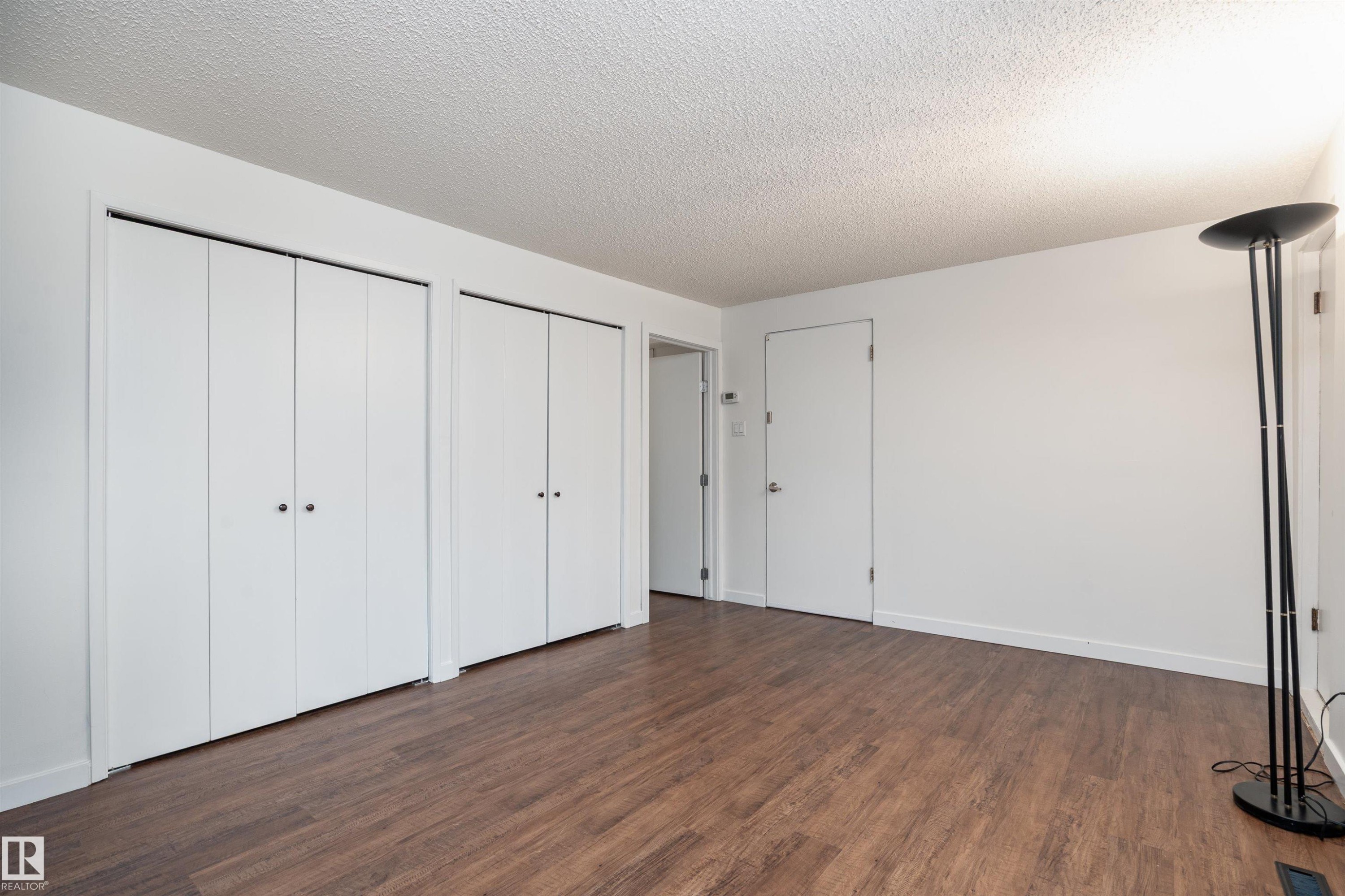 10015 97 Avenue, Edmonton, AB - Indoor Photo Showing Other Room