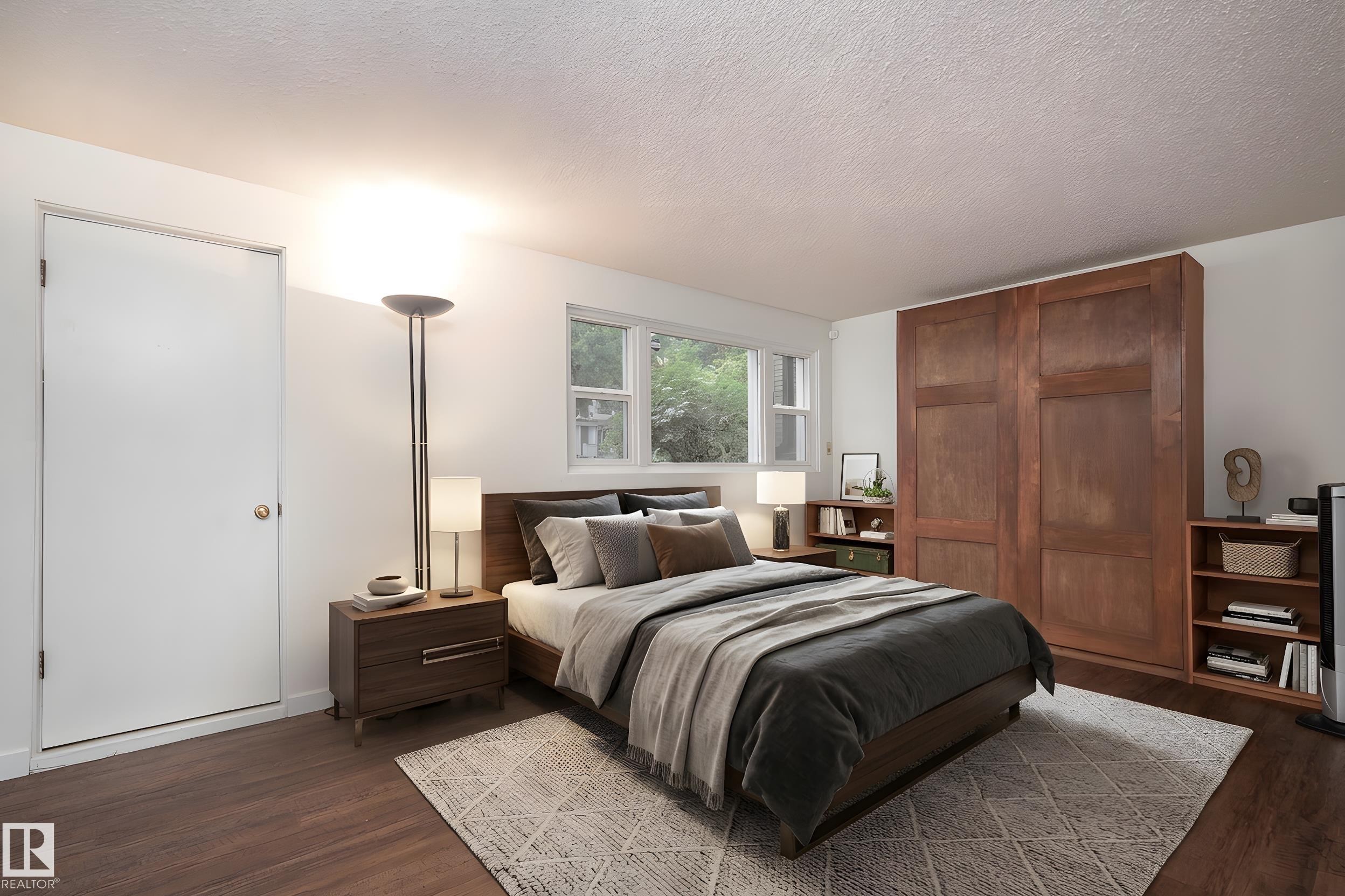 10015 97 Avenue, Edmonton, AB - Indoor Photo Showing Bedroom