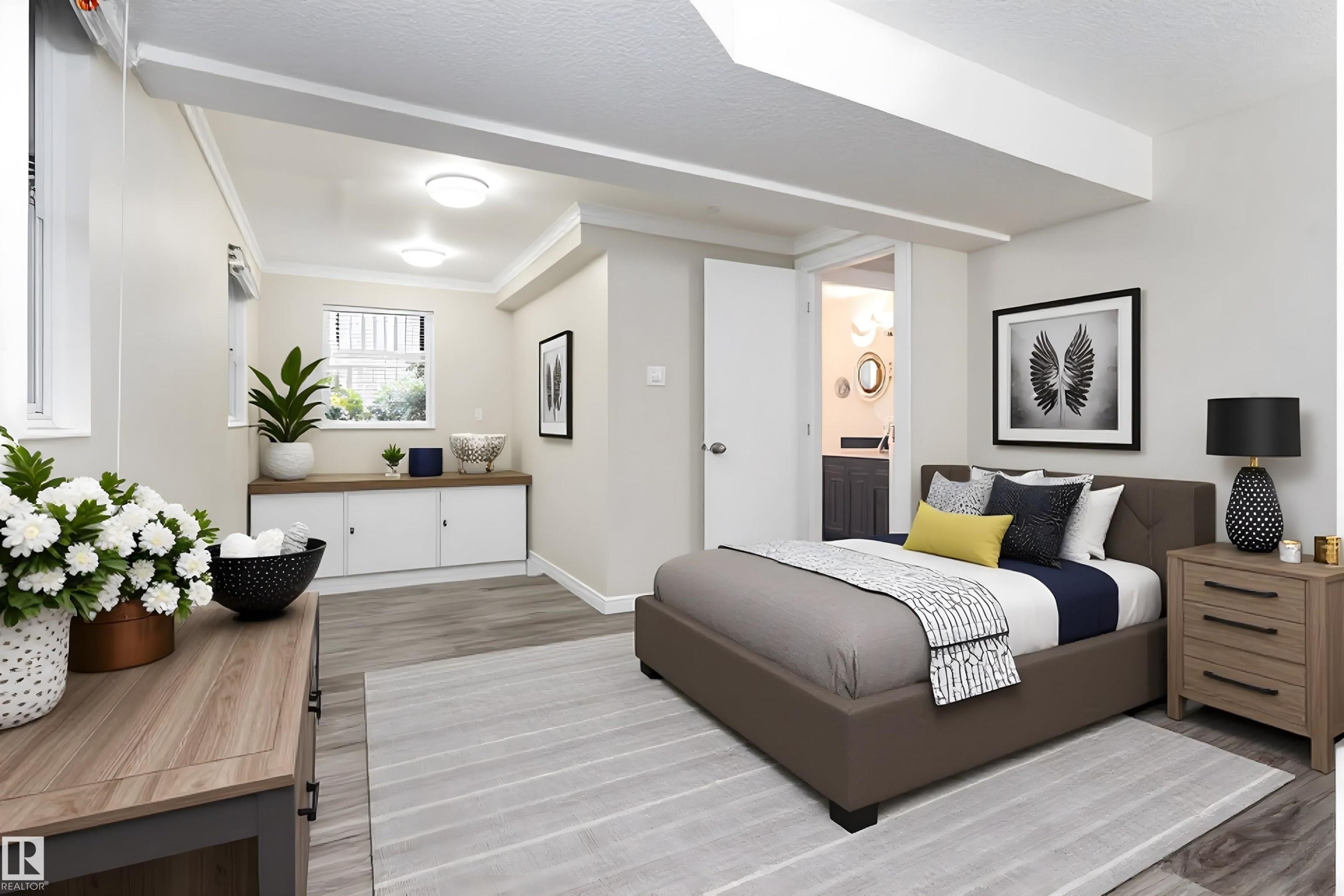 10015 97 Avenue, Edmonton, AB - Indoor Photo Showing Bedroom