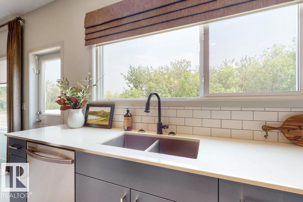 8612 183 Avenue, Edmonton, AB - Indoor Photo Showing Kitchen With Double Sink
