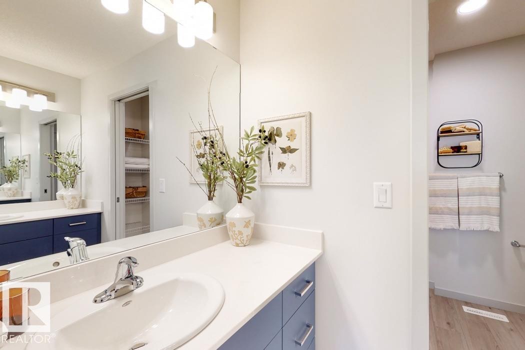 8612 183 Avenue, Edmonton, AB - Indoor Photo Showing Bathroom