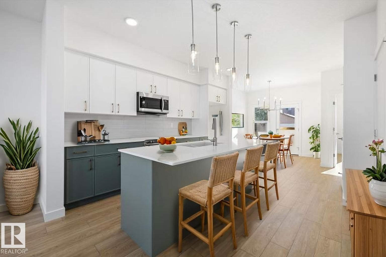 20711 43 Avenue Nw, Edmonton, AB - Indoor Photo Showing Kitchen With Upgraded Kitchen