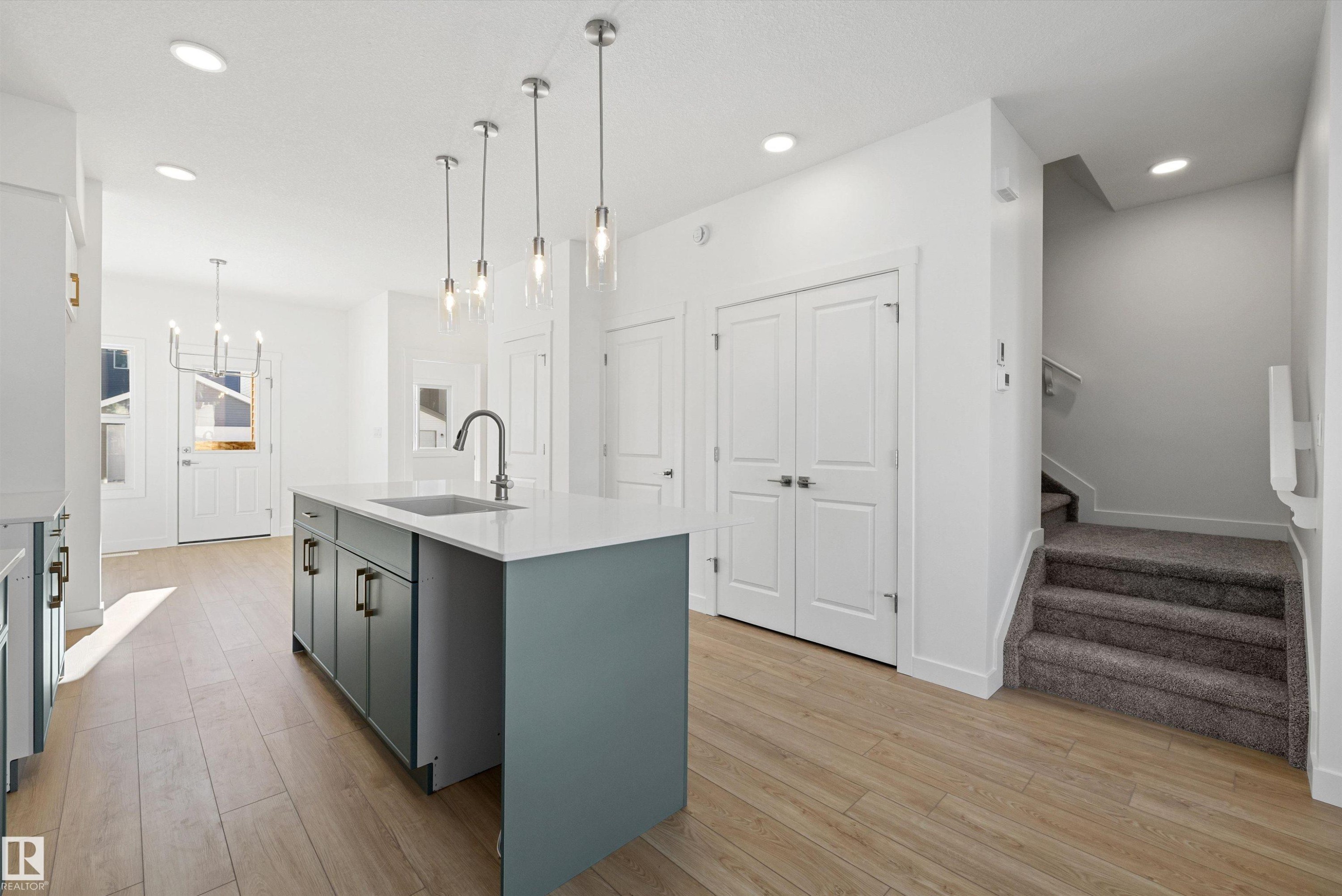 20711 43 Avenue Nw, Edmonton, AB - Indoor Photo Showing Kitchen With Upgraded Kitchen