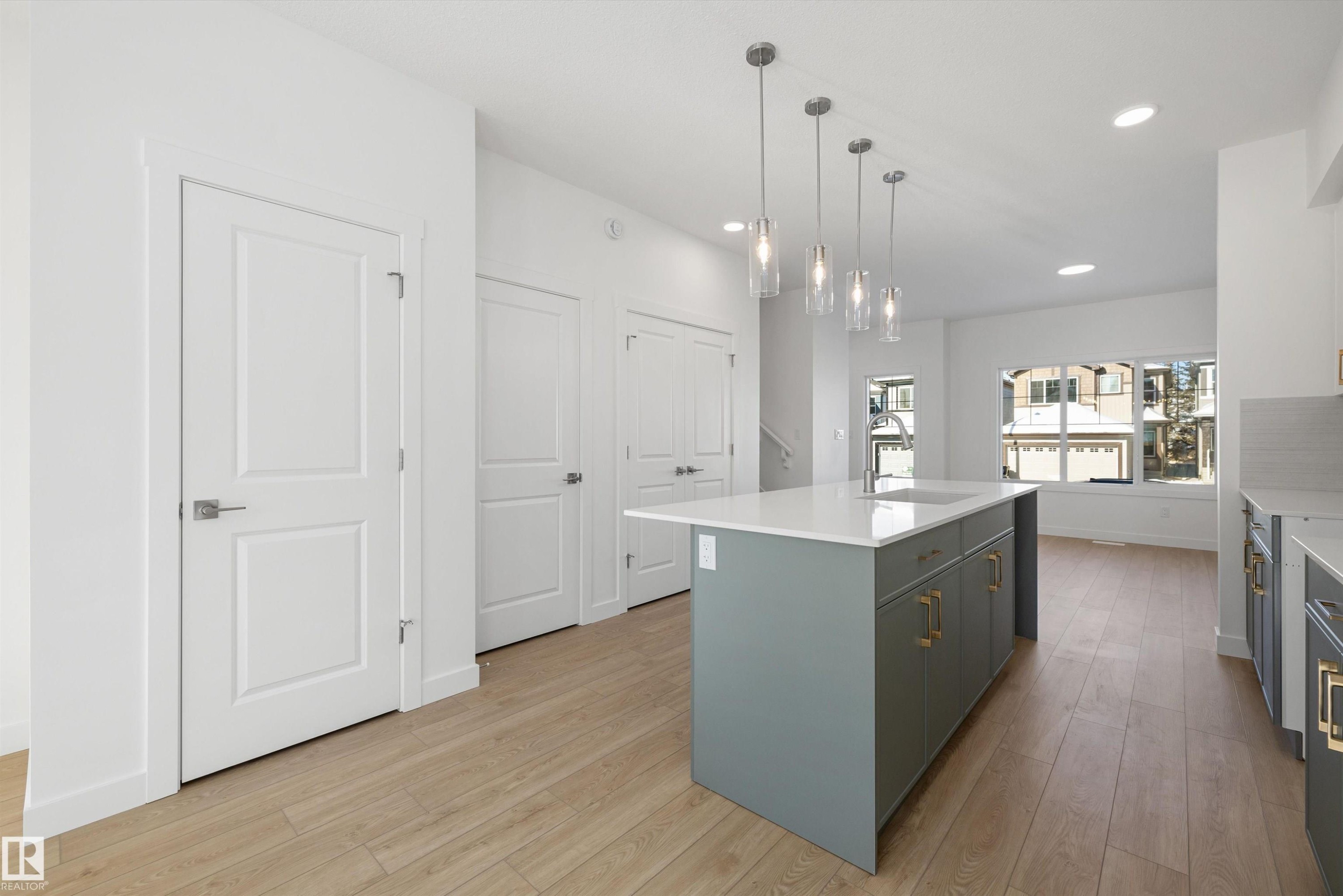 20711 43 Avenue Nw, Edmonton, AB - Indoor Photo Showing Kitchen