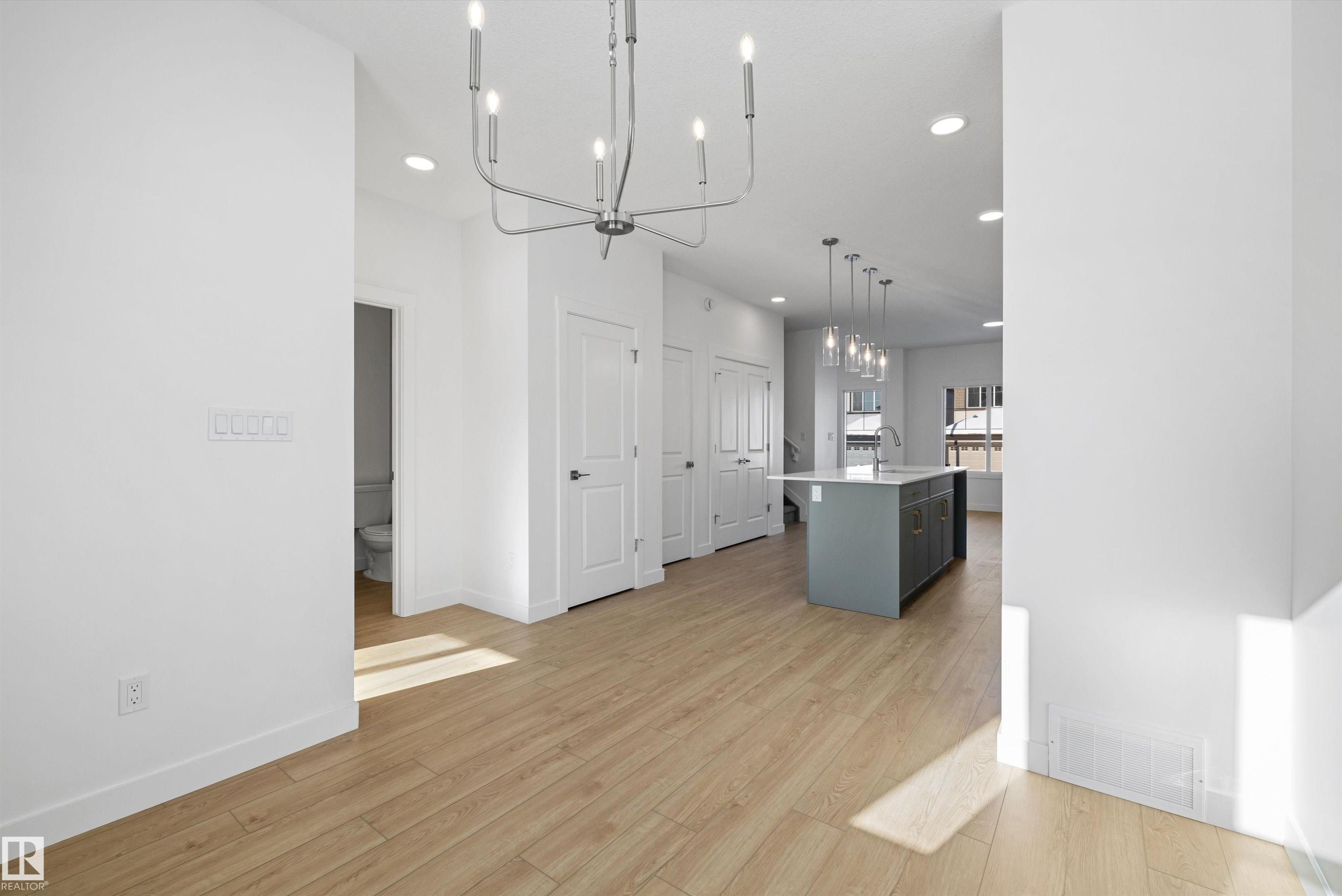 20711 43 Avenue Nw, Edmonton, AB - Indoor Photo Showing Kitchen