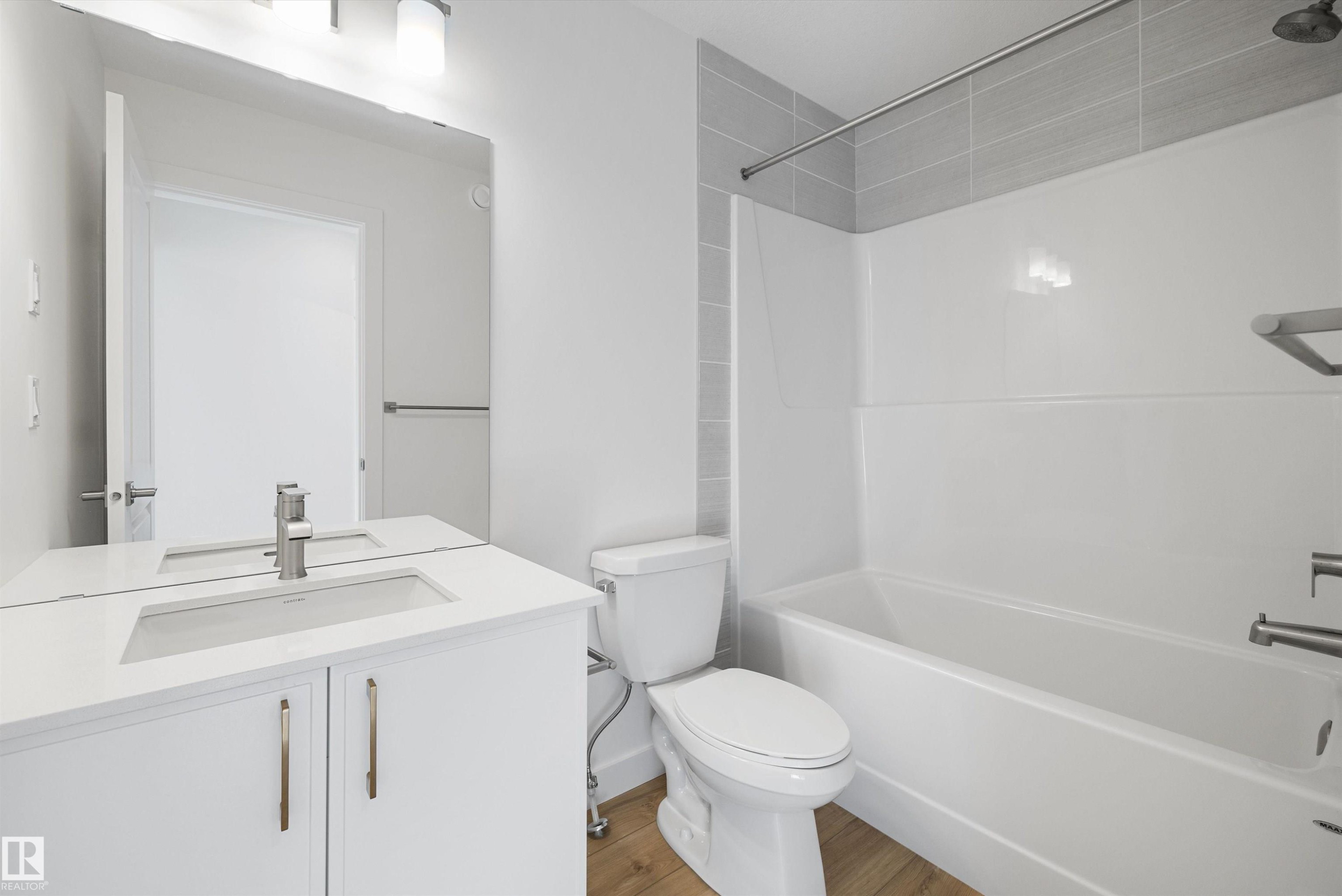 20711 43 Avenue Nw, Edmonton, AB - Indoor Photo Showing Bathroom