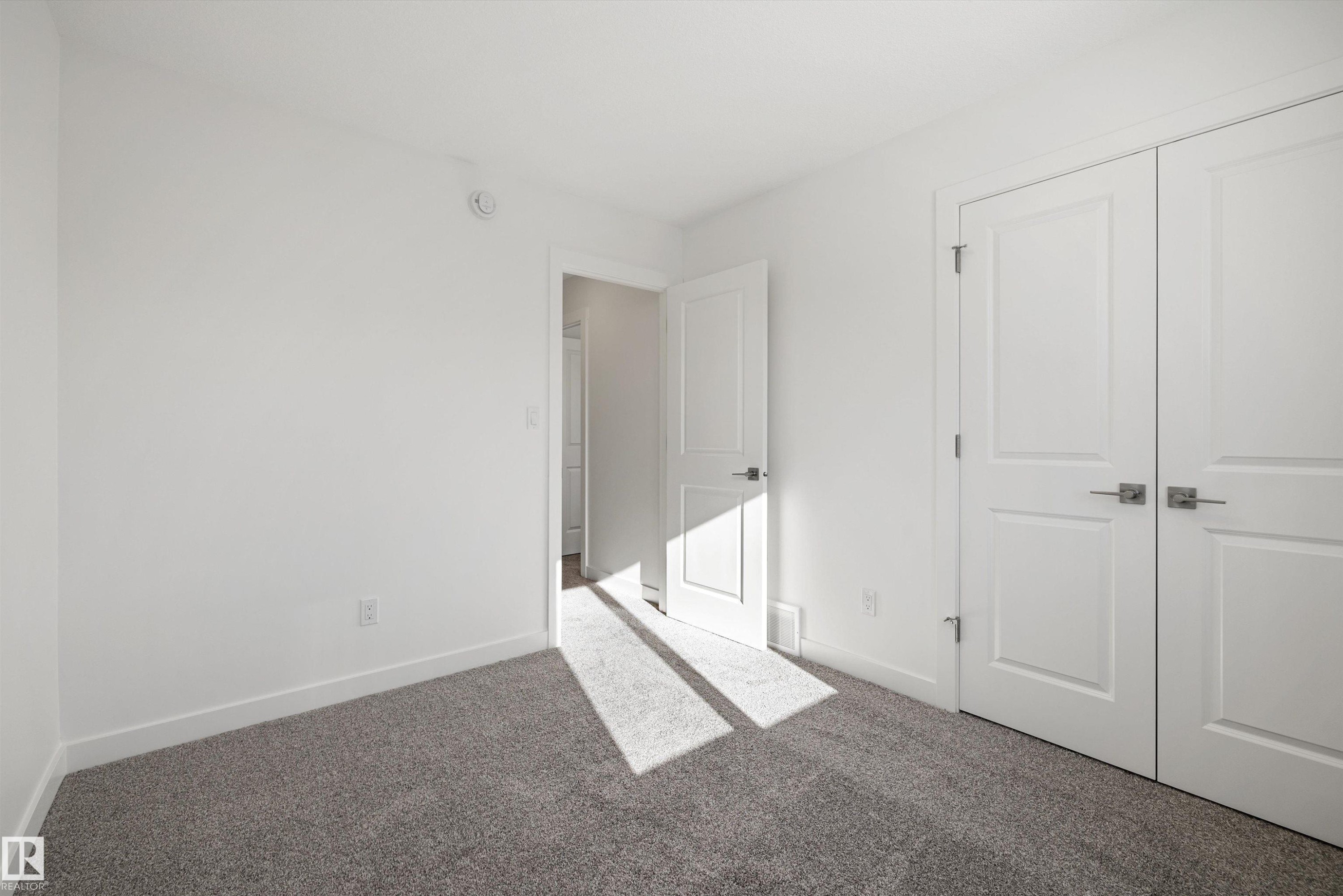 20711 43 Avenue Nw, Edmonton, AB - Indoor Photo Showing Other Room