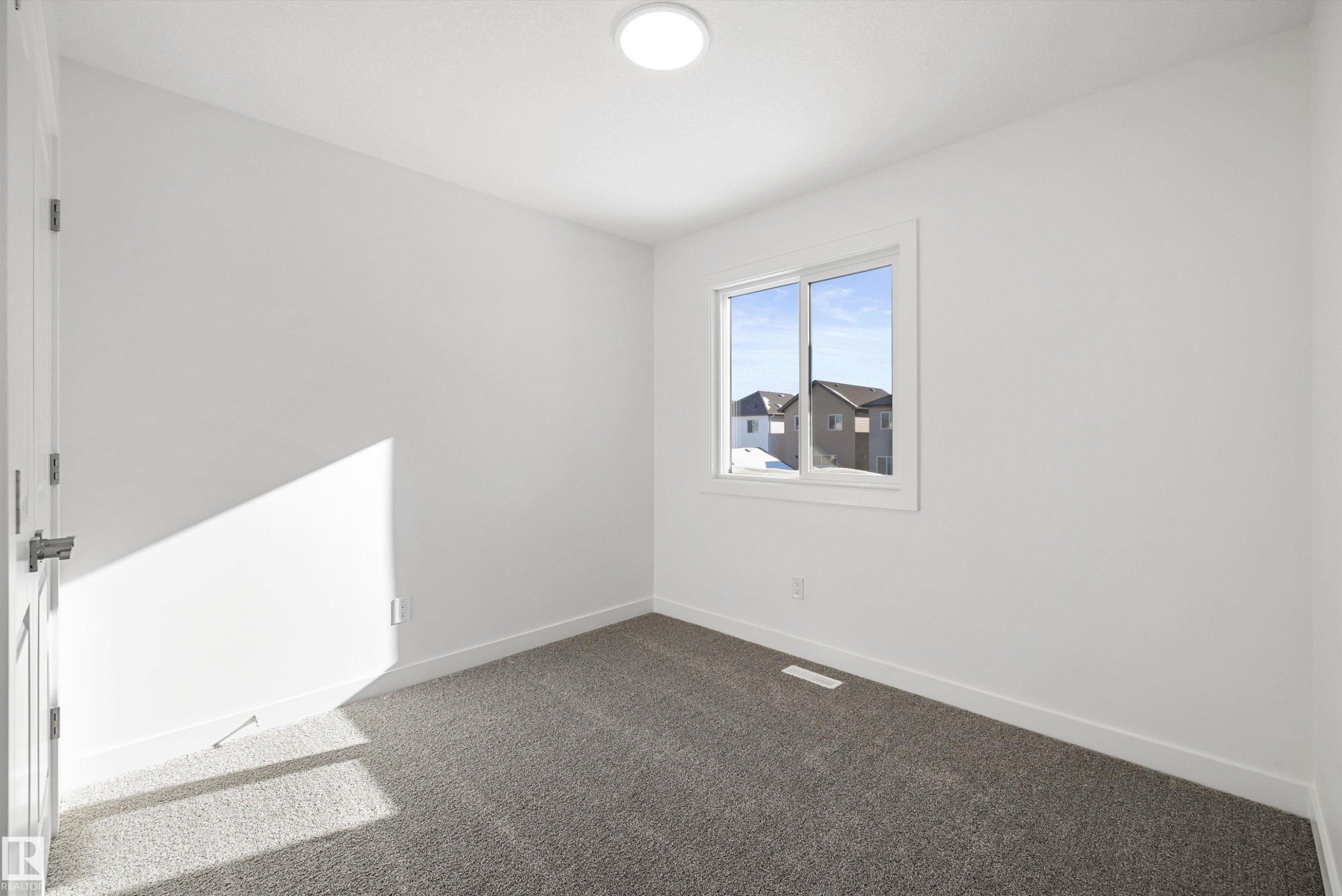 20711 43 Avenue Nw, Edmonton, AB - Indoor Photo Showing Other Room