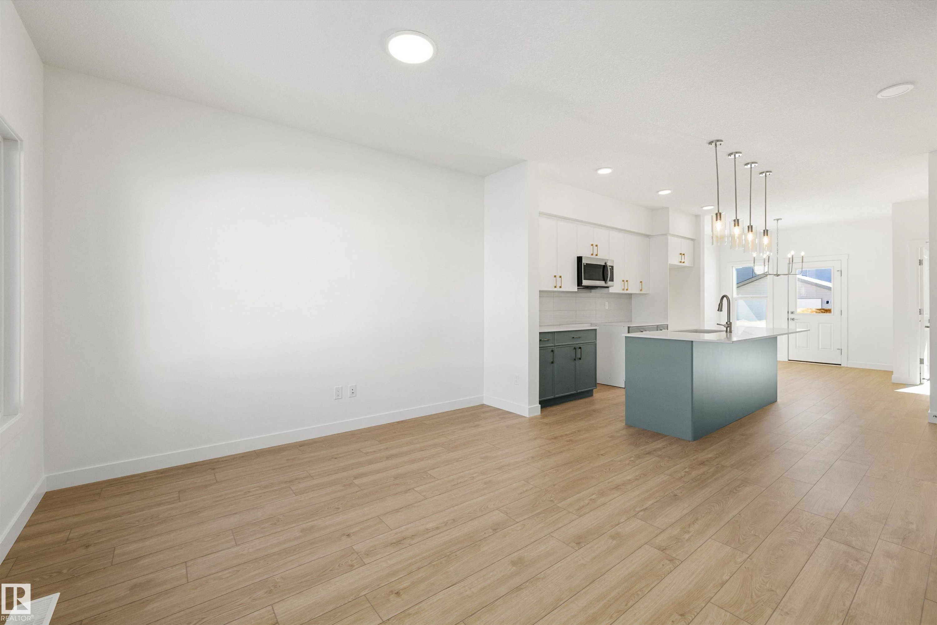 20711 43 Avenue Nw, Edmonton, AB - Indoor Photo Showing Kitchen