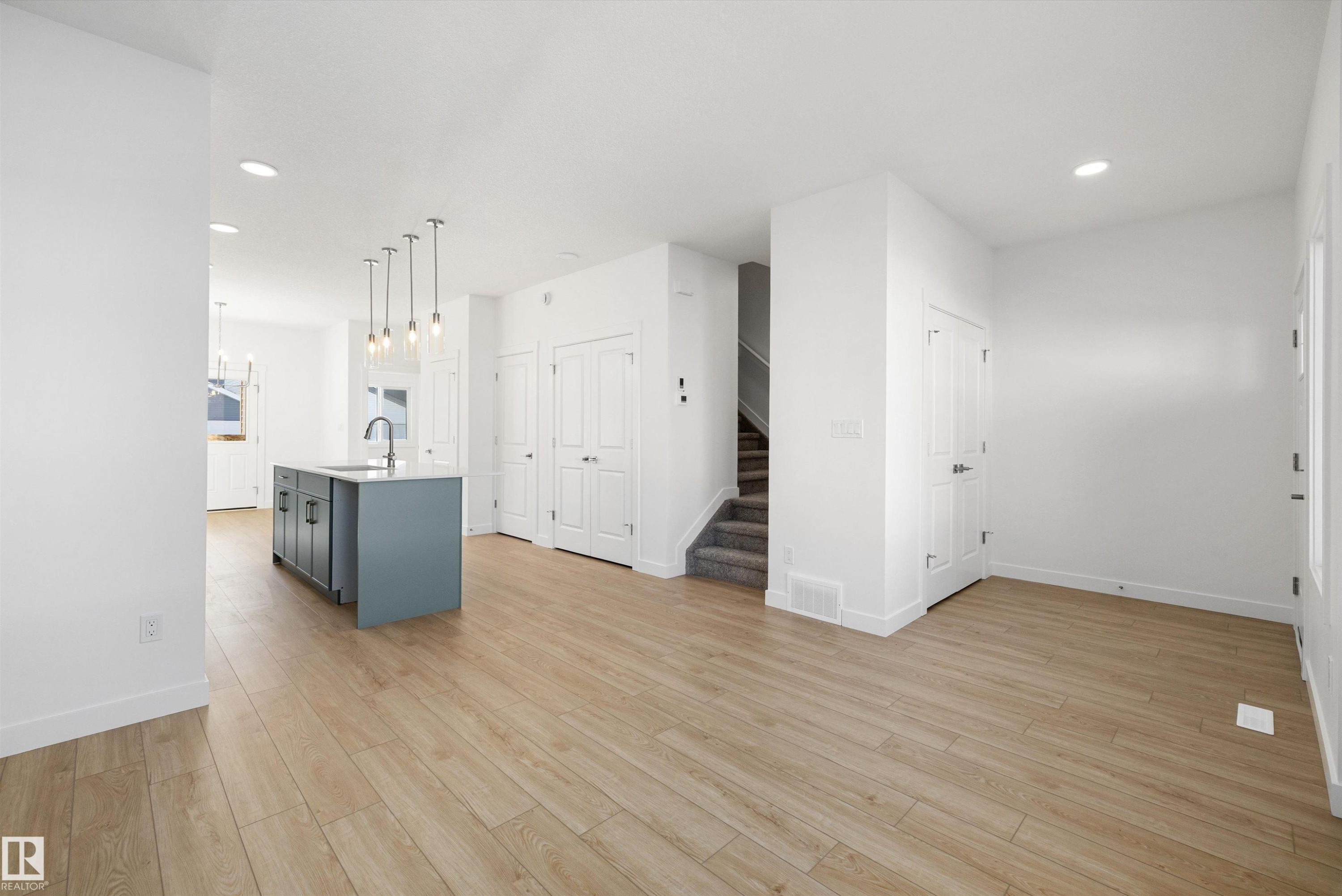 20711 43 Avenue Nw, Edmonton, AB - Indoor