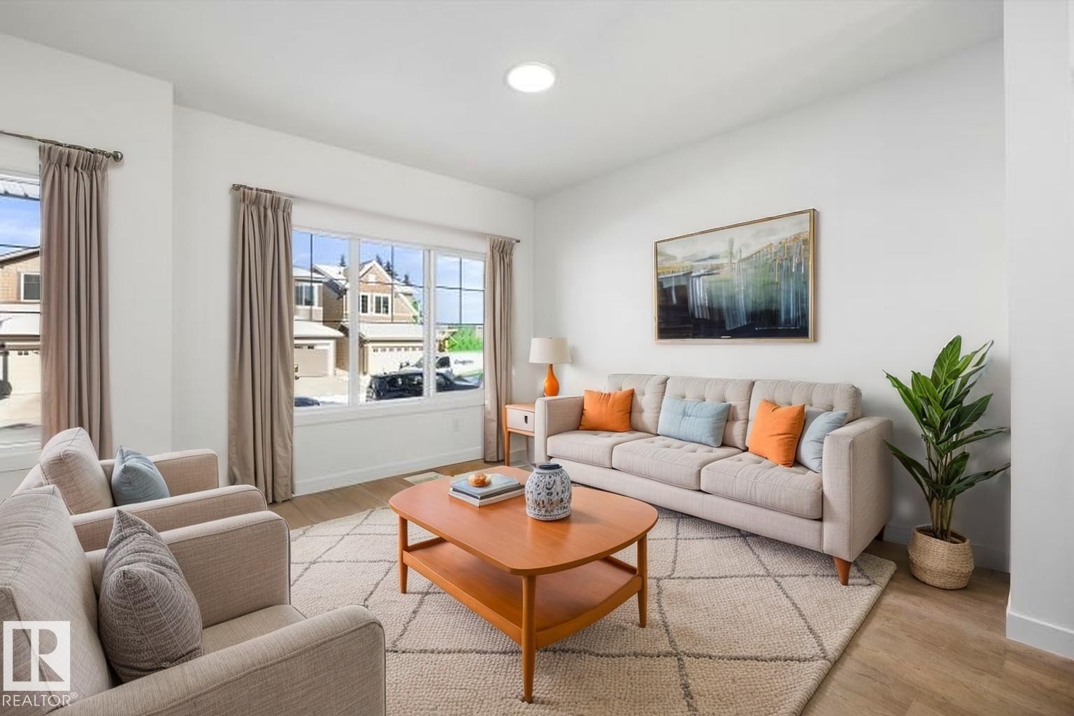 20711 43 Avenue Nw, Edmonton, AB - Indoor Photo Showing Living Room