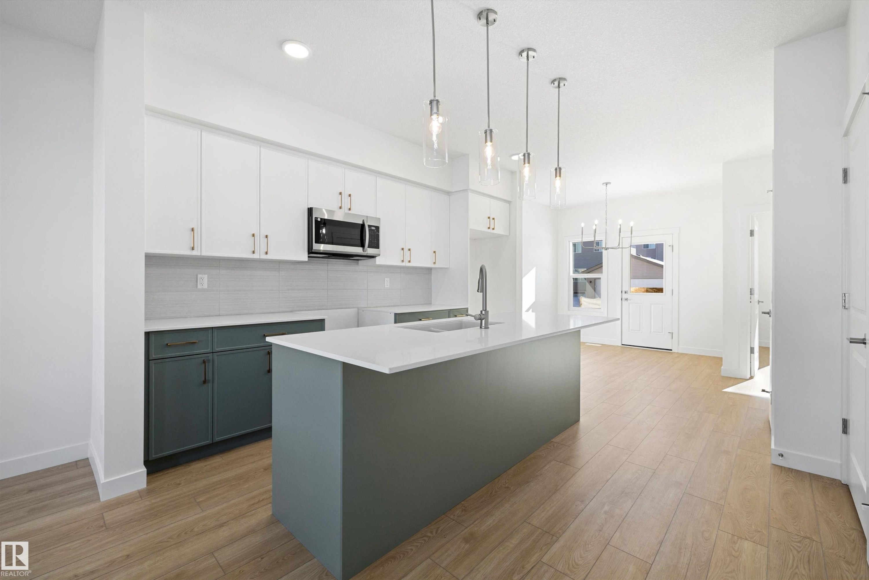 20711 43 Avenue Nw, Edmonton, AB - Indoor Photo Showing Kitchen With Upgraded Kitchen