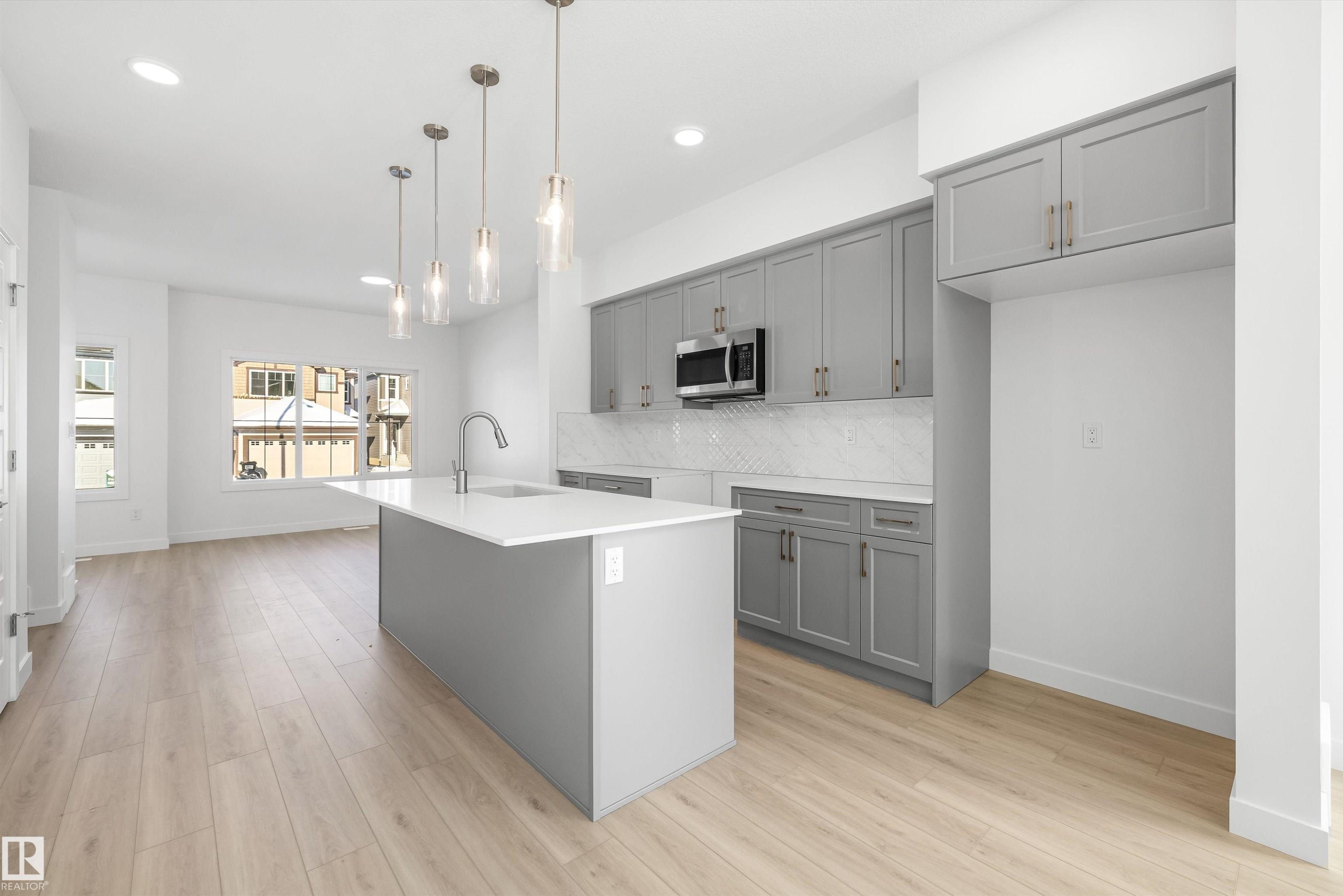 20715 43 Avenue Nw, Edmonton, AB - Indoor Photo Showing Kitchen With Upgraded Kitchen