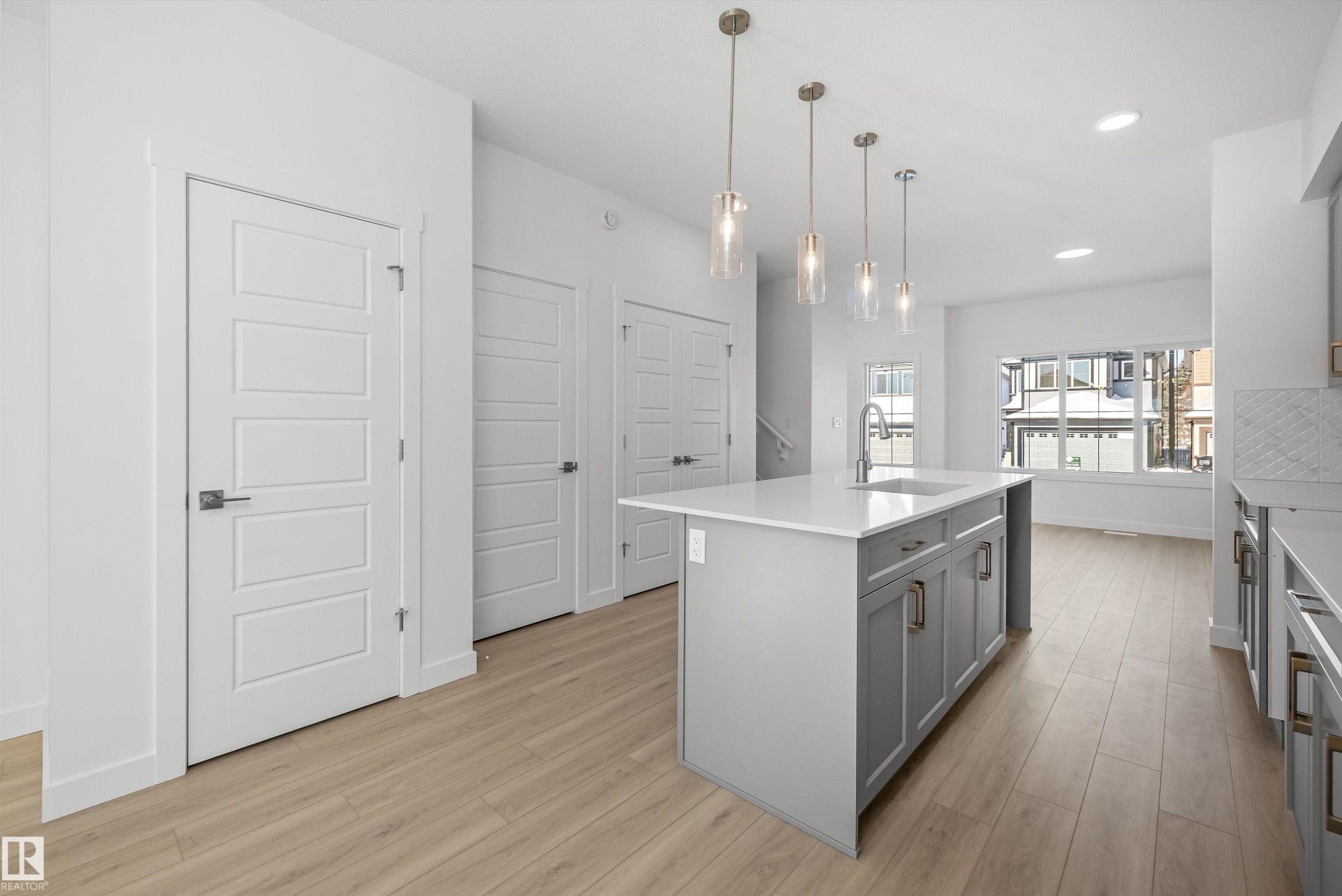 20715 43 Avenue Nw, Edmonton, AB - Indoor Photo Showing Kitchen With Upgraded Kitchen