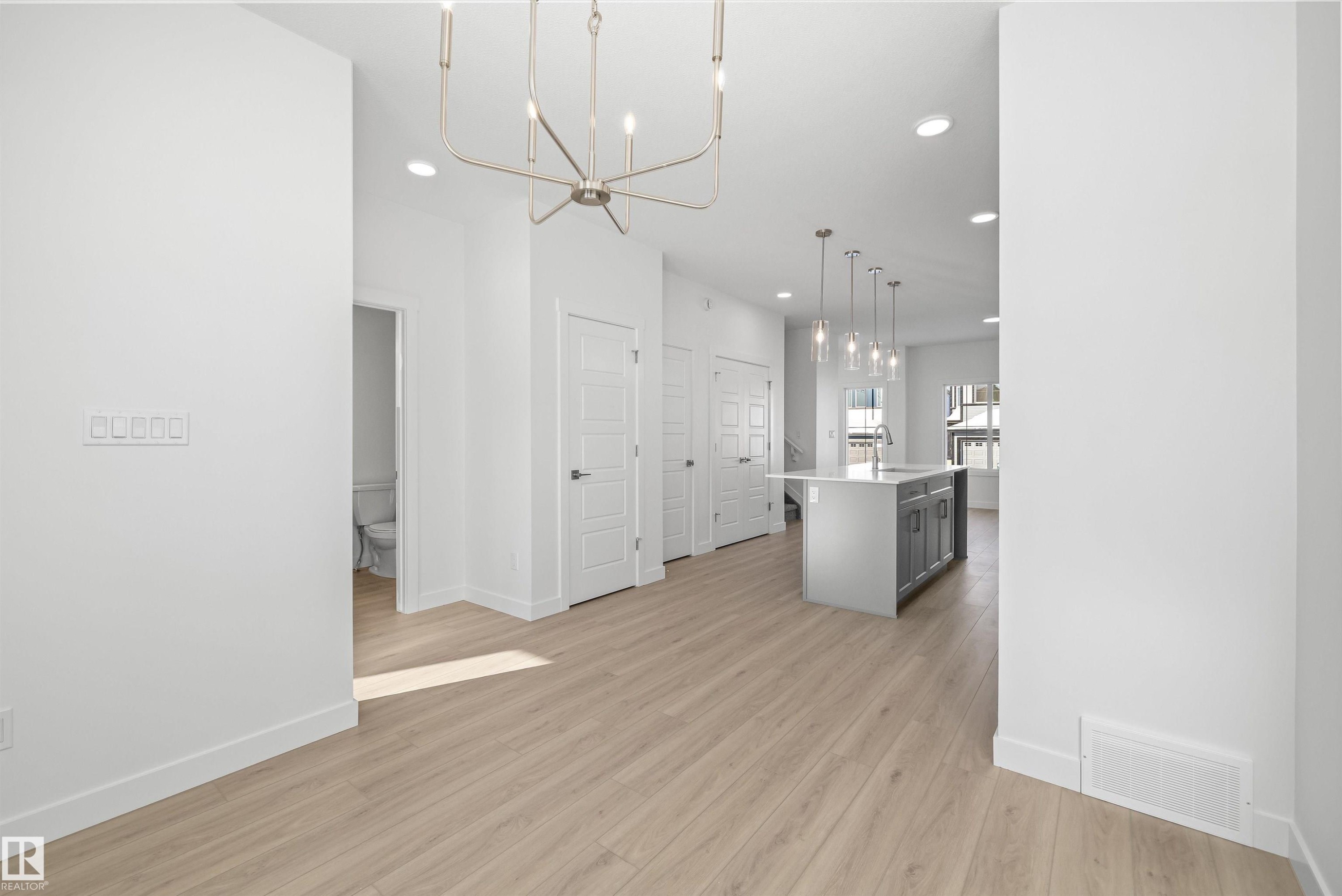 20715 43 Avenue Nw, Edmonton, AB - Indoor