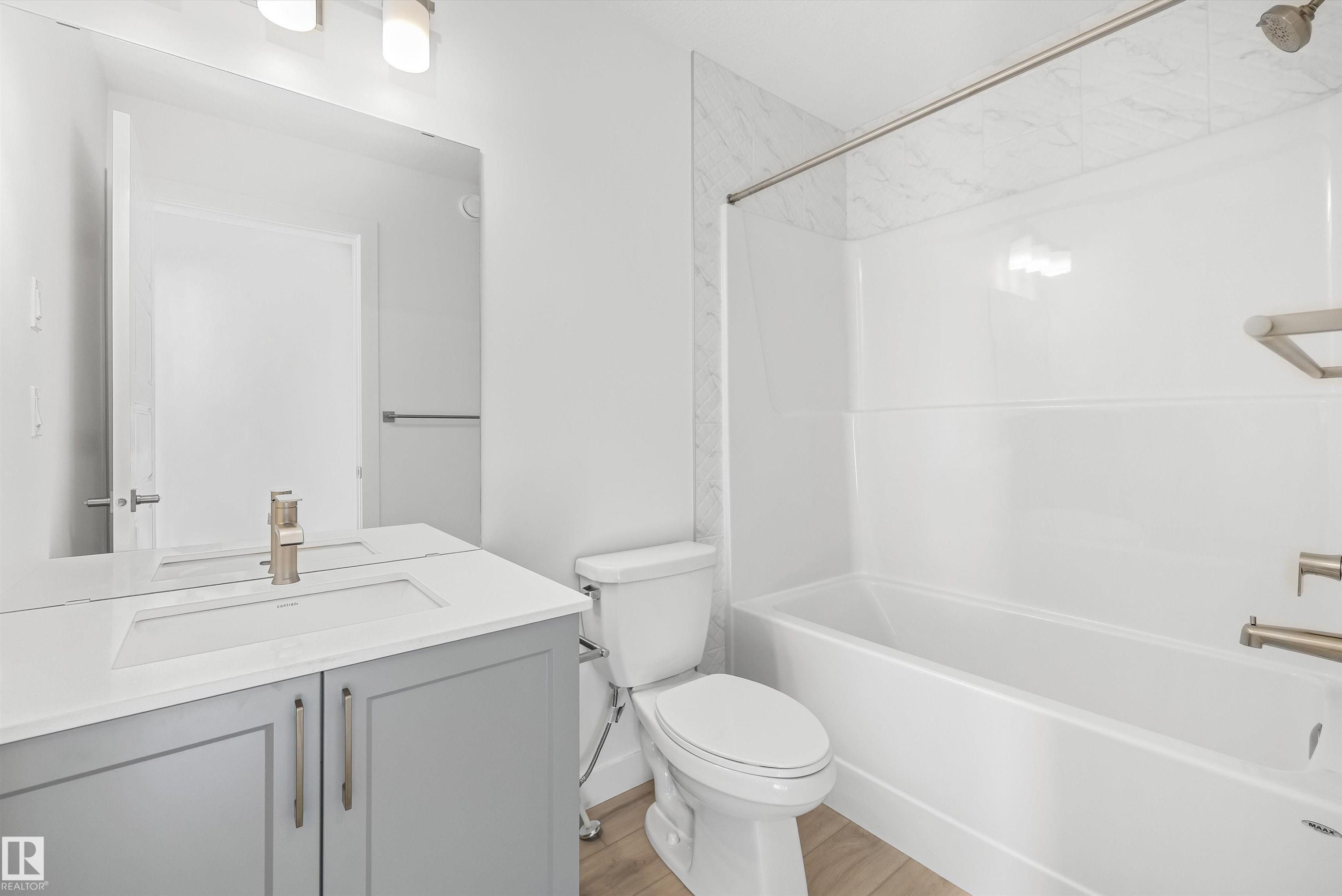 20715 43 Avenue Nw, Edmonton, AB - Indoor Photo Showing Bathroom