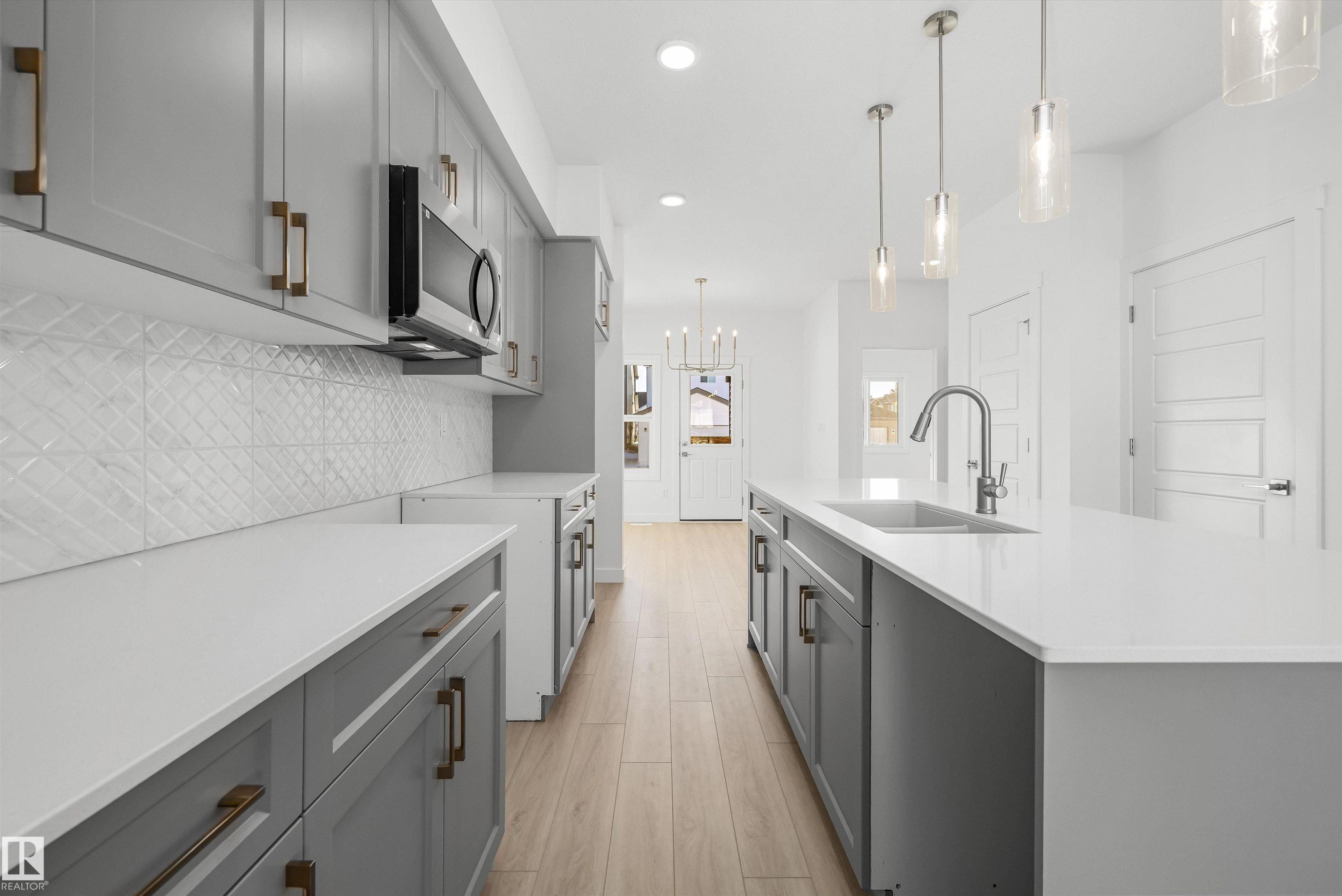 20715 43 Avenue Nw, Edmonton, AB - Indoor Photo Showing Kitchen With Upgraded Kitchen