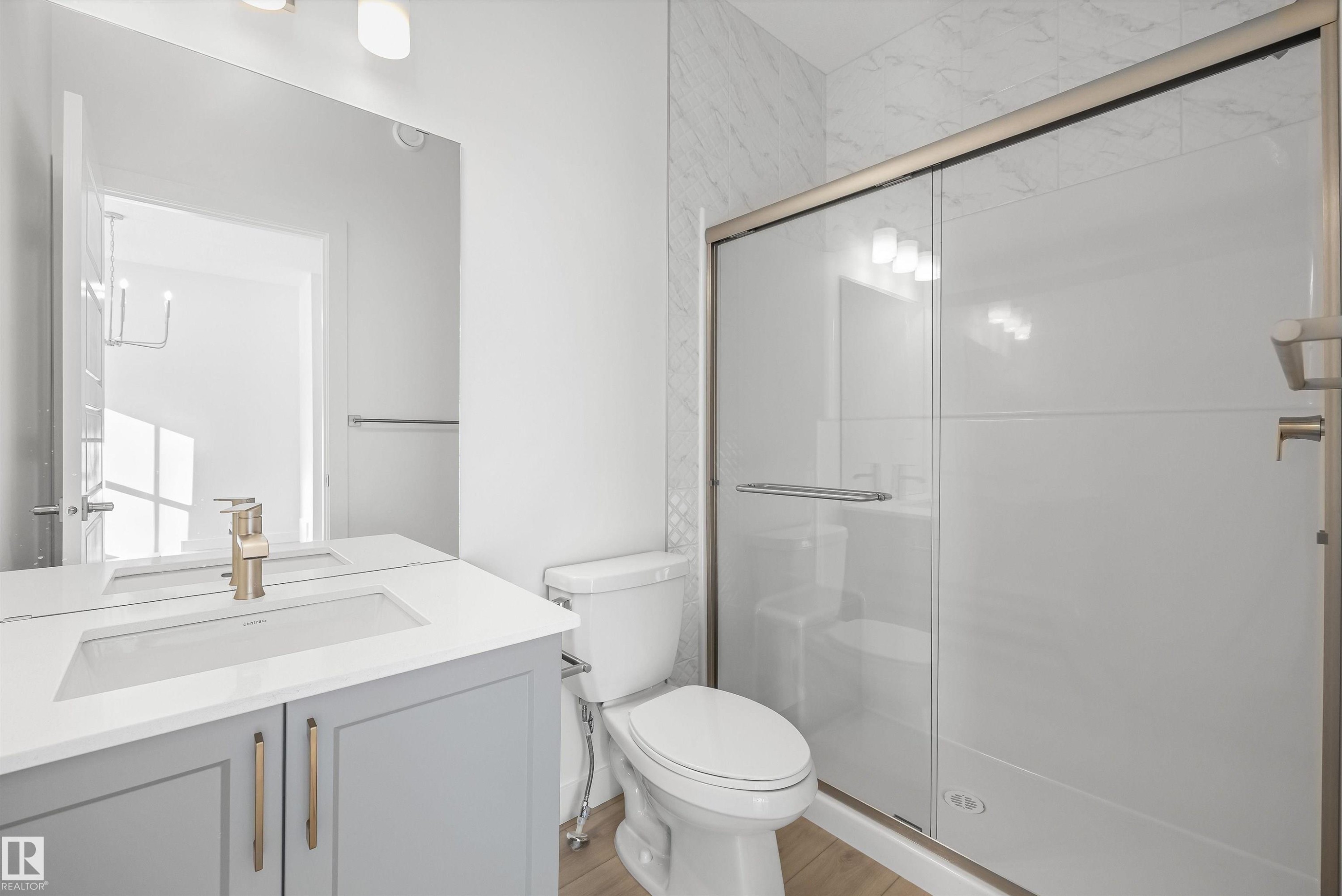 20715 43 Avenue Nw, Edmonton, AB - Indoor Photo Showing Bathroom