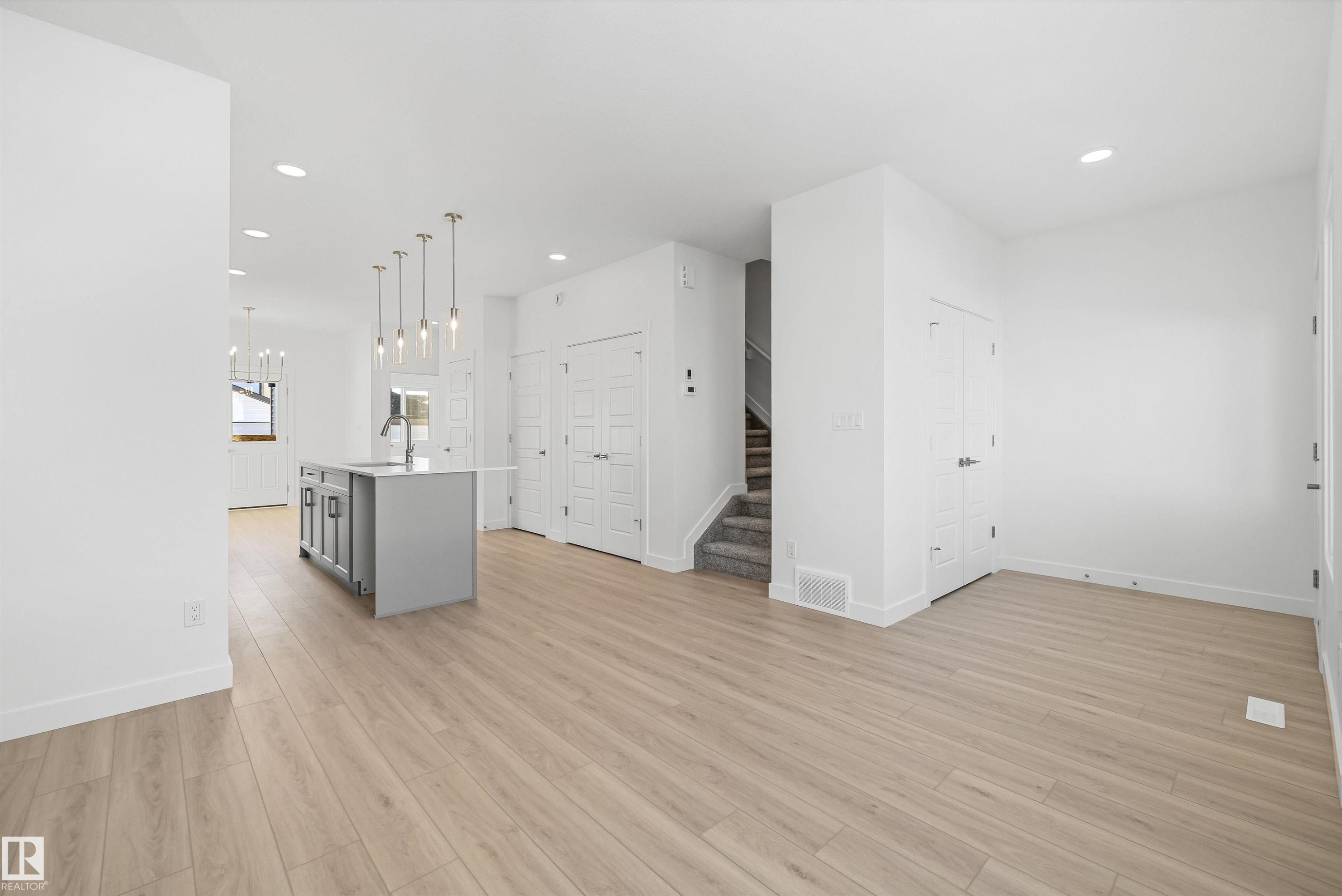 20715 43 Avenue Nw, Edmonton, AB - Indoor