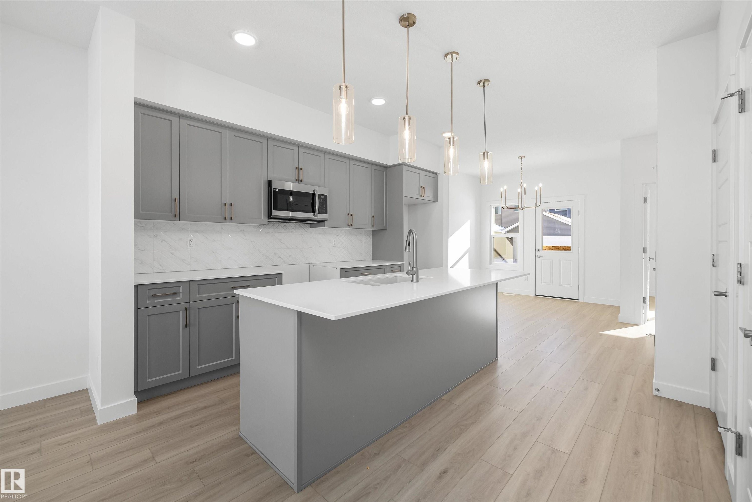20715 43 Avenue Nw, Edmonton, AB - Indoor Photo Showing Kitchen With Upgraded Kitchen