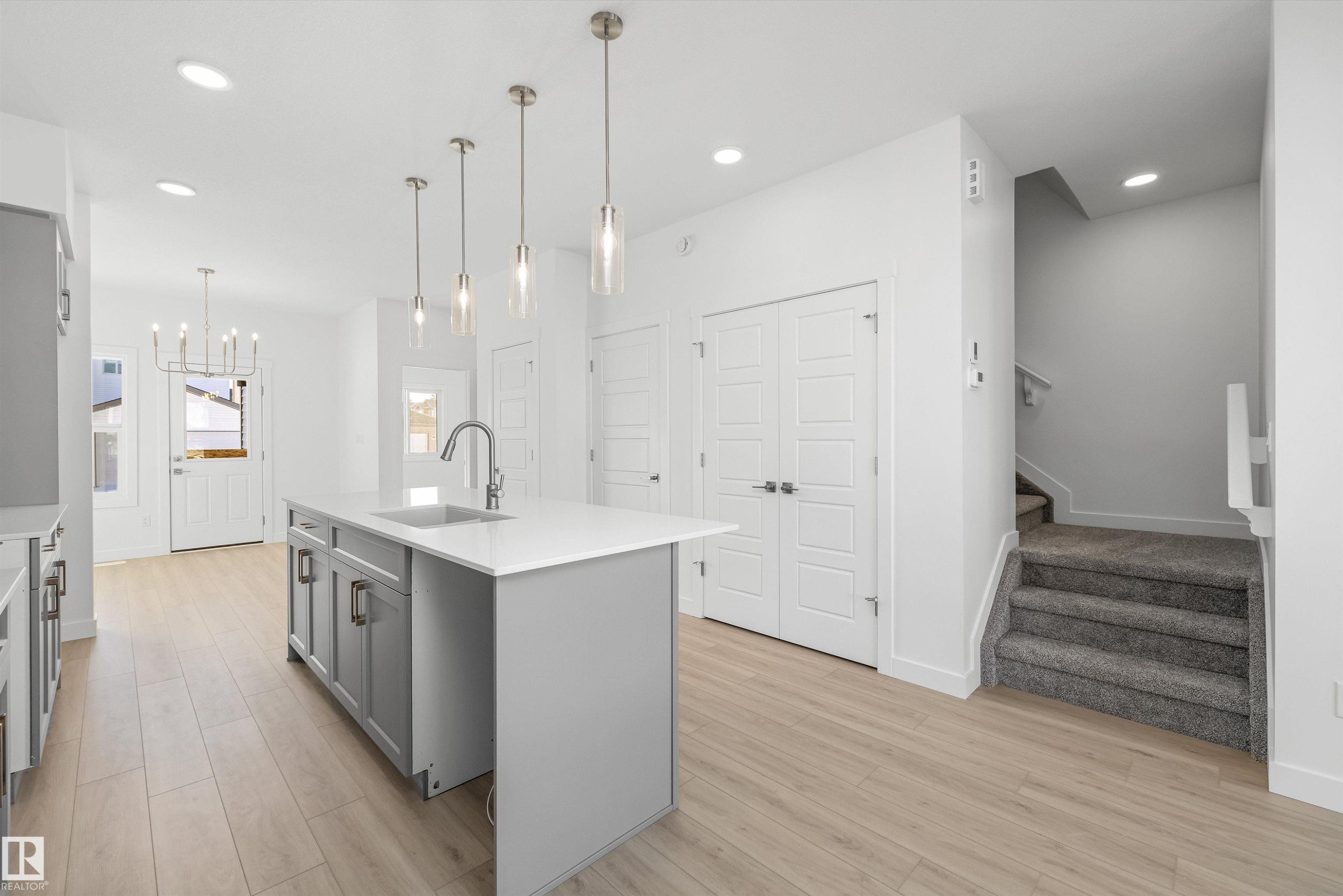 20715 43 Avenue Nw, Edmonton, AB - Indoor Photo Showing Kitchen With Upgraded Kitchen