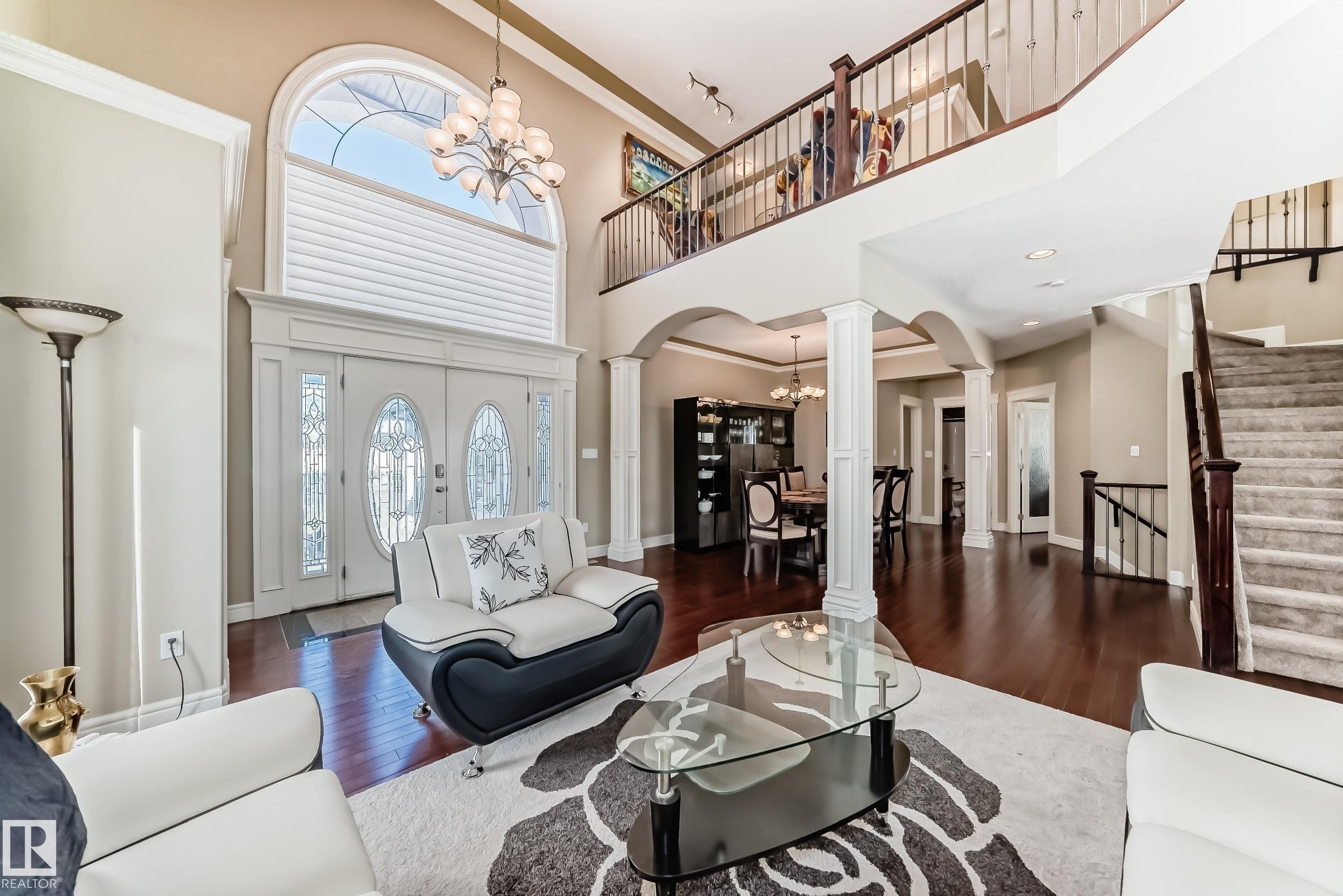 16104 136 Street Nw, Edmonton, AB - Indoor Photo Showing Living Room