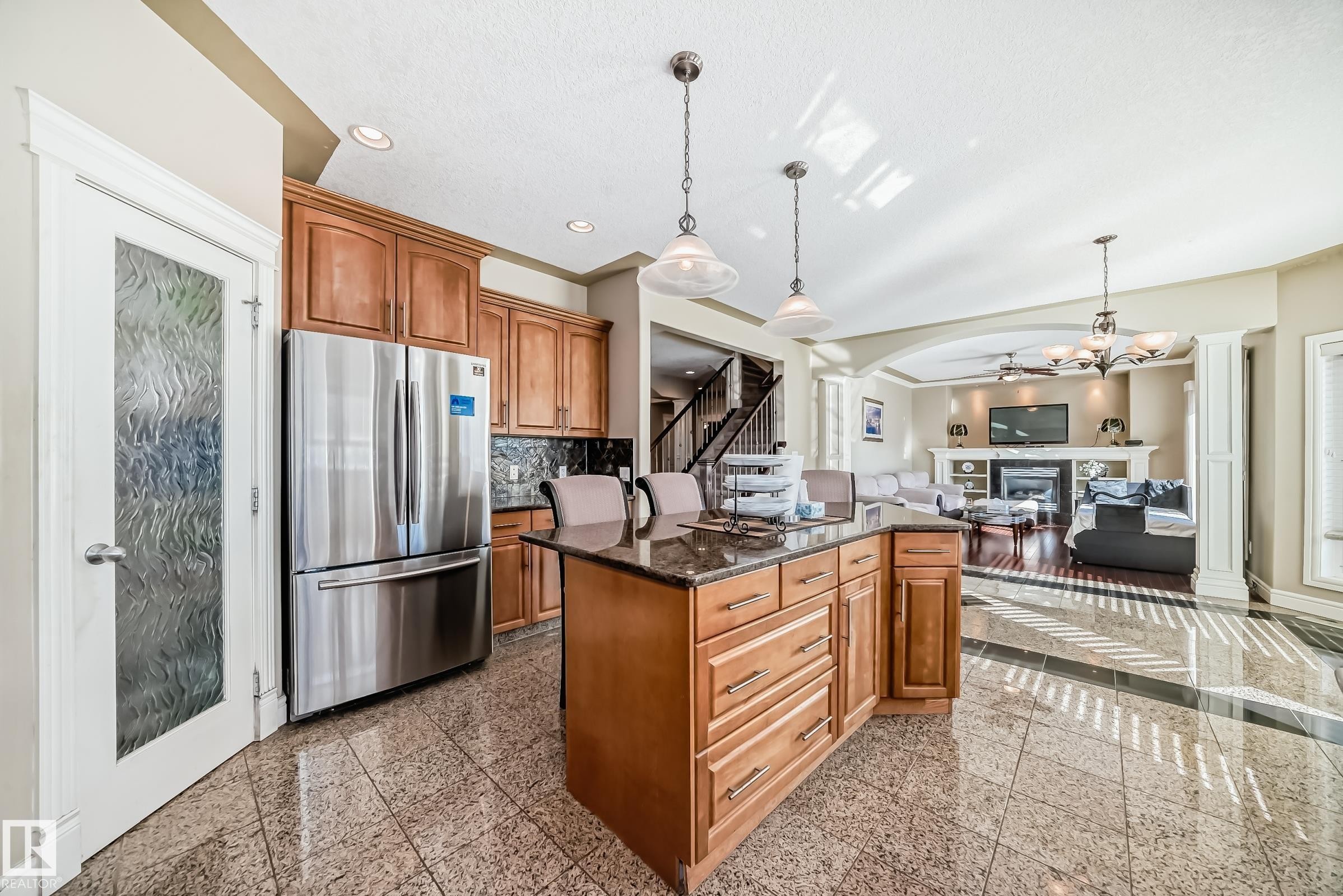 16104 136 Street Nw, Edmonton, AB - Indoor Photo Showing Kitchen
