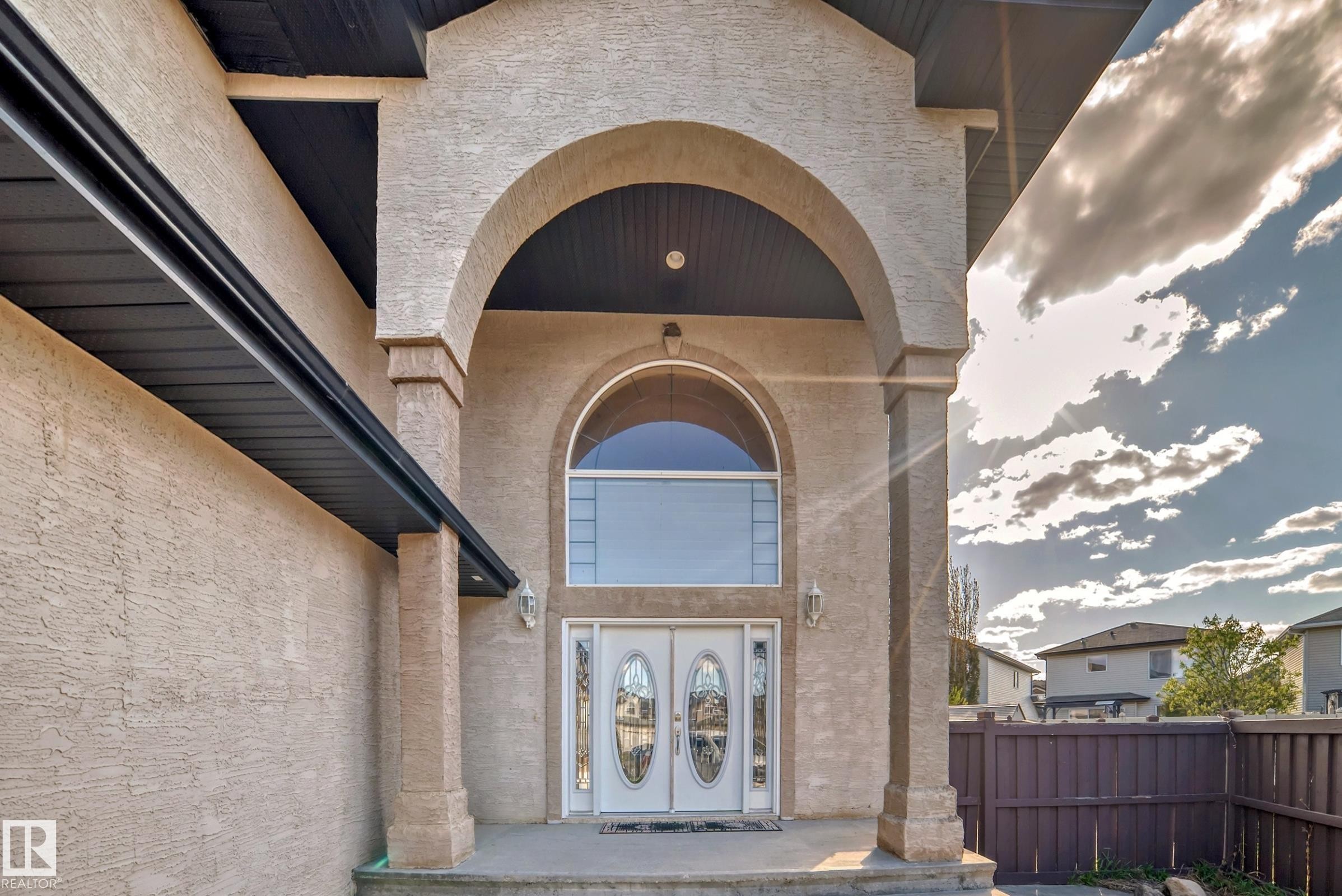 16104 136 Street Nw, Edmonton, AB - Outdoor