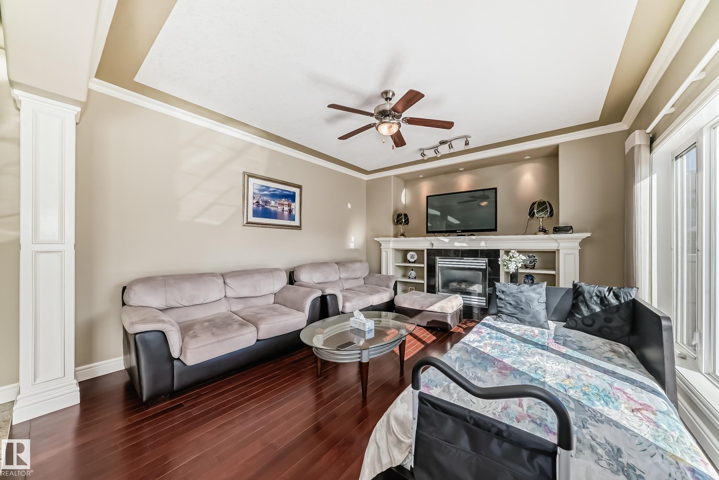 16104 136 Street Nw, Edmonton, AB - Indoor Photo Showing Living Room With Fireplace