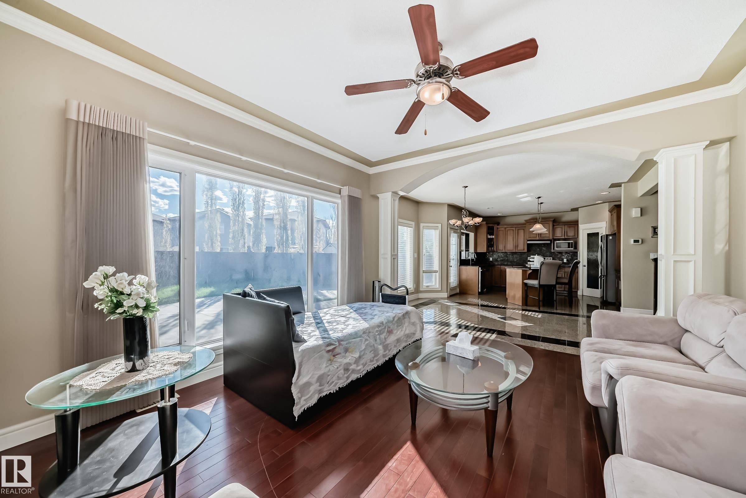 16104 136 Street Nw, Edmonton, AB - Indoor Photo Showing Living Room