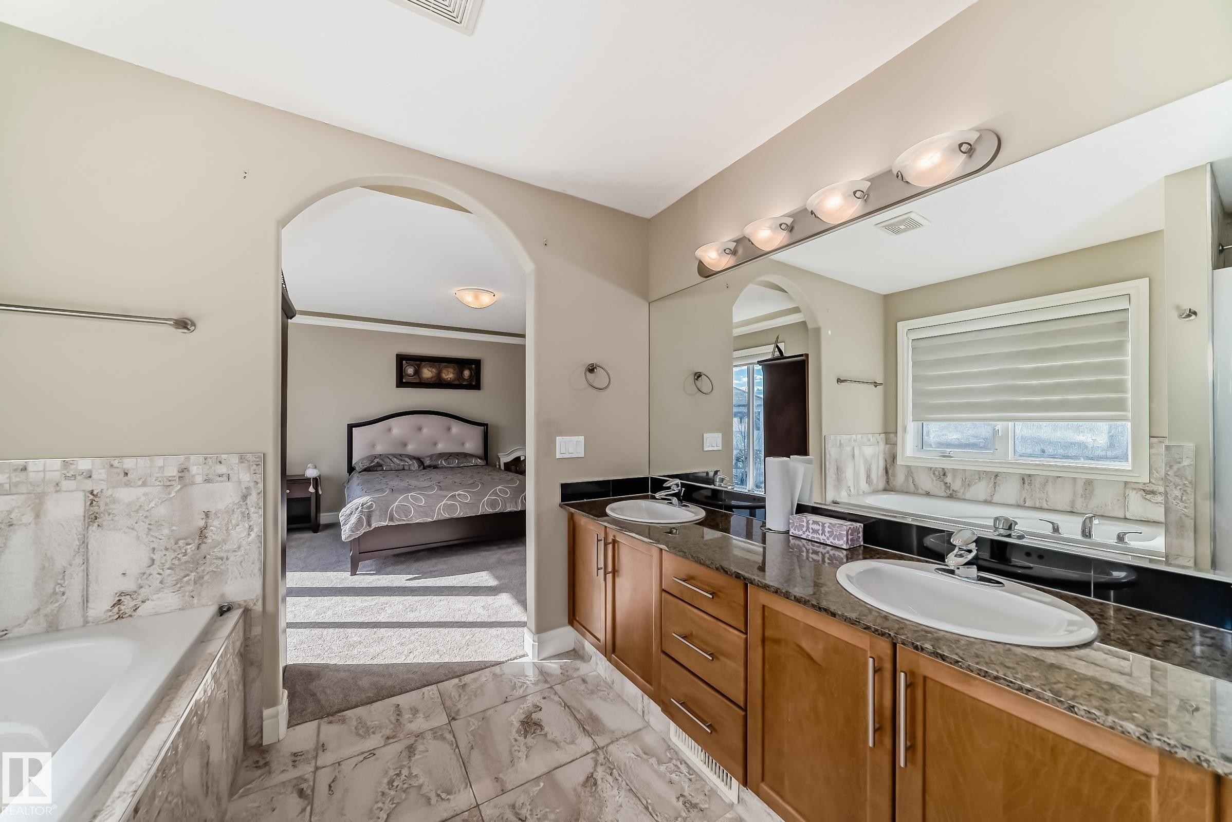 16104 136 Street Nw, Edmonton, AB - Indoor Photo Showing Bathroom