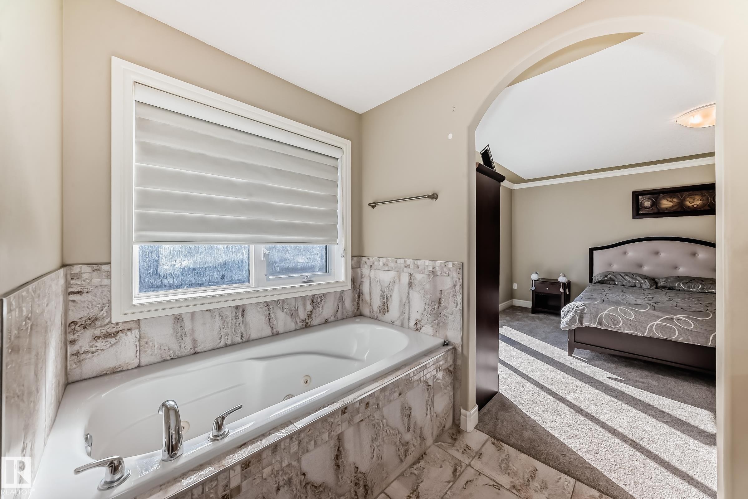 16104 136 Street Nw, Edmonton, AB - Indoor Photo Showing Bathroom