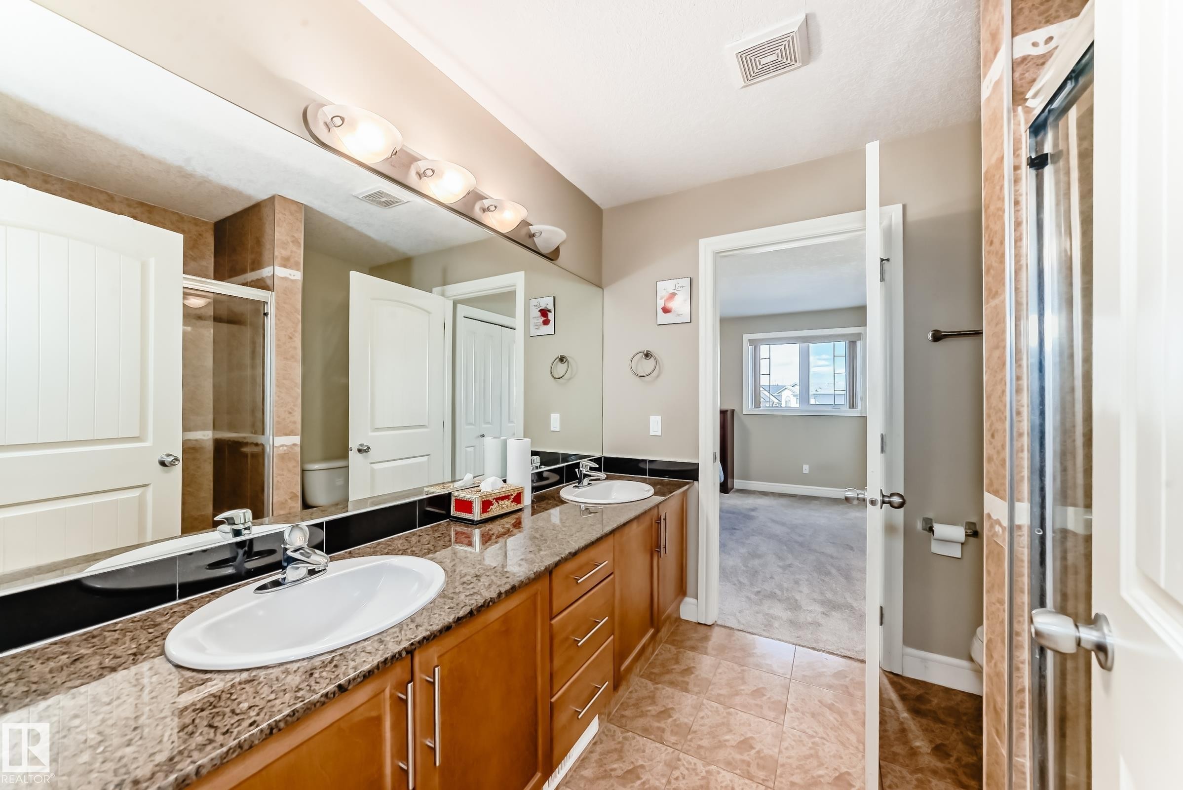 16104 136 Street Nw, Edmonton, AB - Indoor Photo Showing Bathroom