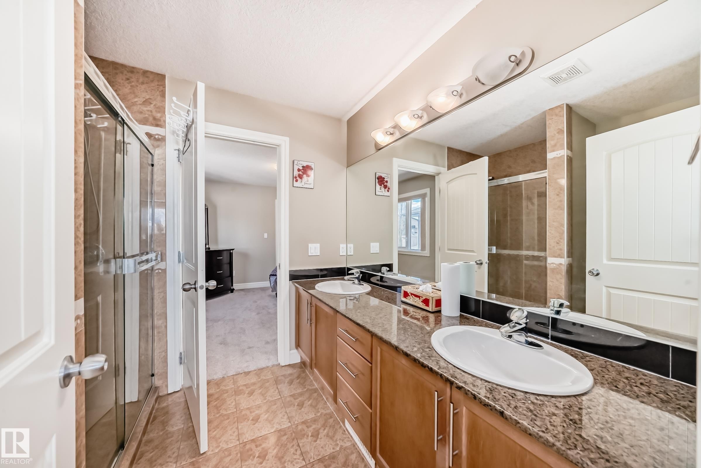 16104 136 Street Nw, Edmonton, AB - Indoor Photo Showing Bathroom
