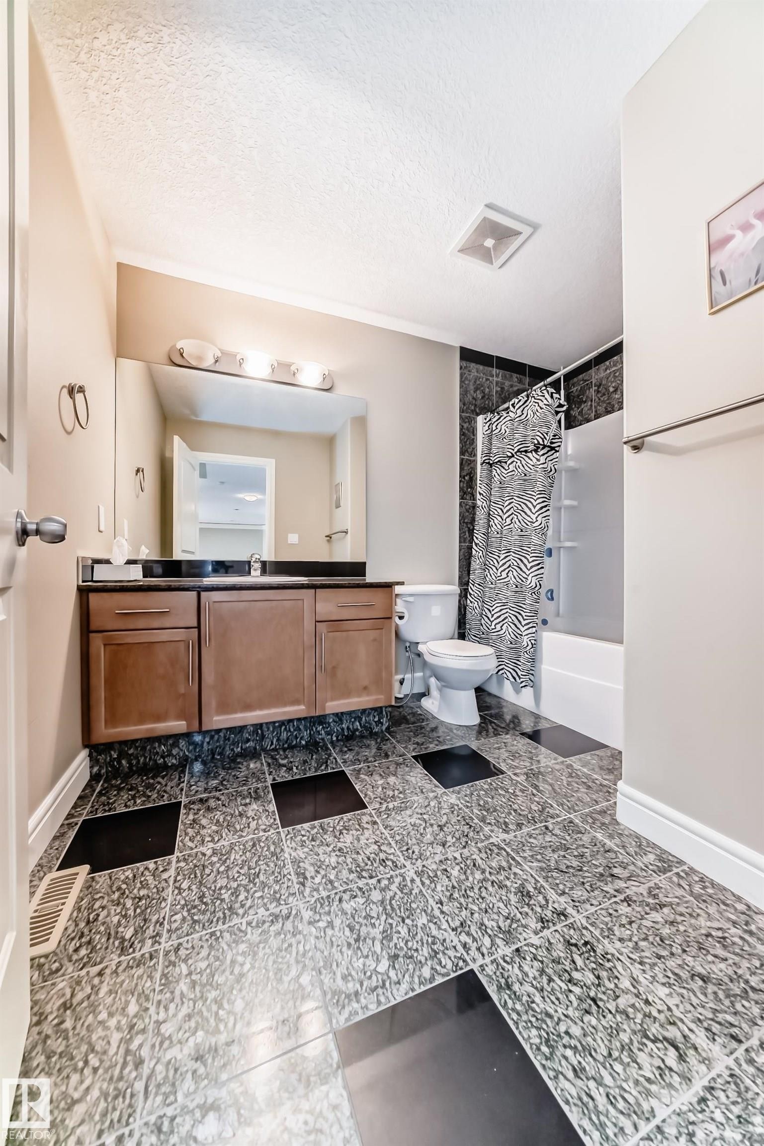 16104 136 Street Nw, Edmonton, AB - Indoor