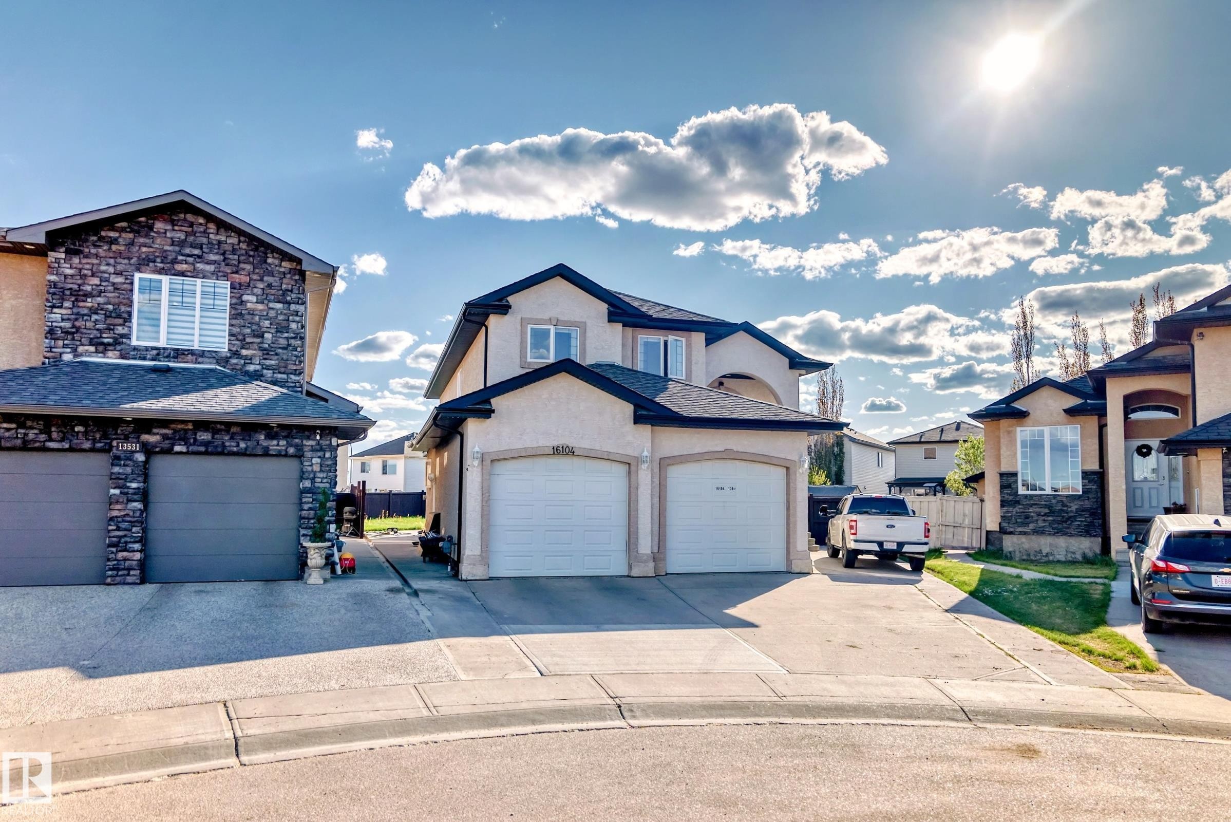 16104 136 Street Nw, Edmonton, AB - Outdoor With Facade