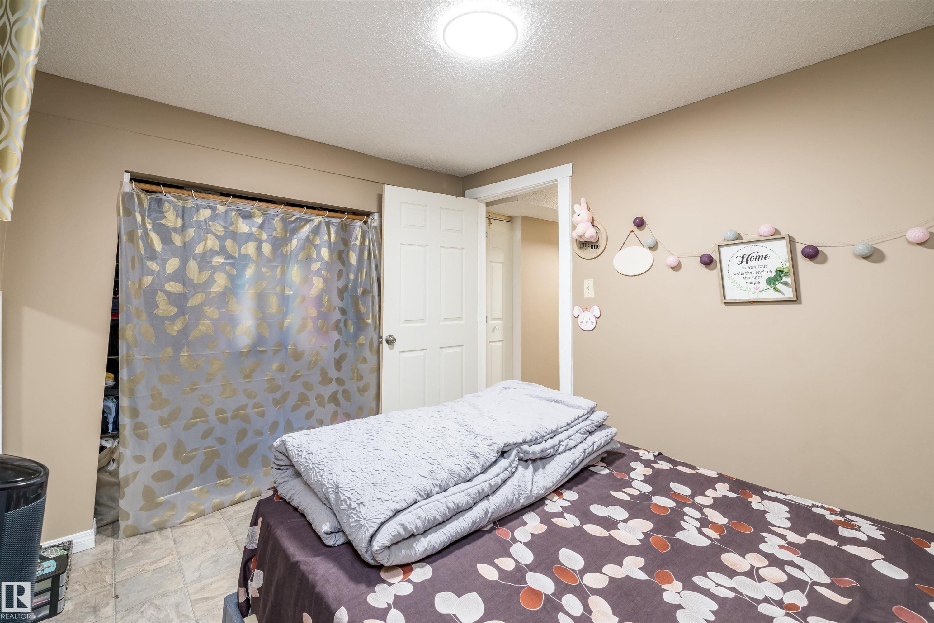 3620 42A Avenue, Edmonton, AB - Indoor Photo Showing Bedroom