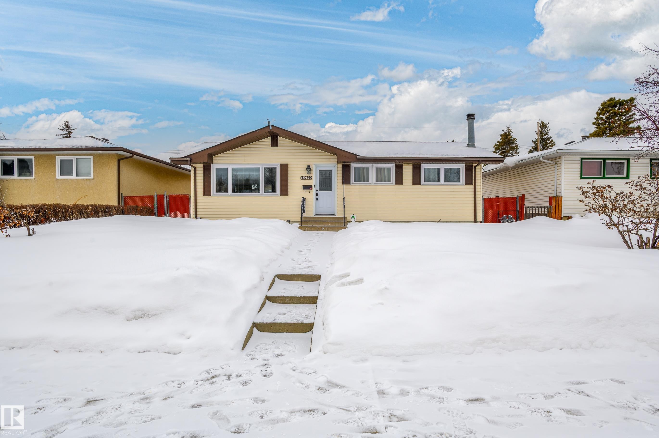 View of front facade featuring entry steps - 13420 113A St, Edmonton, AB - Outdoor With Facade