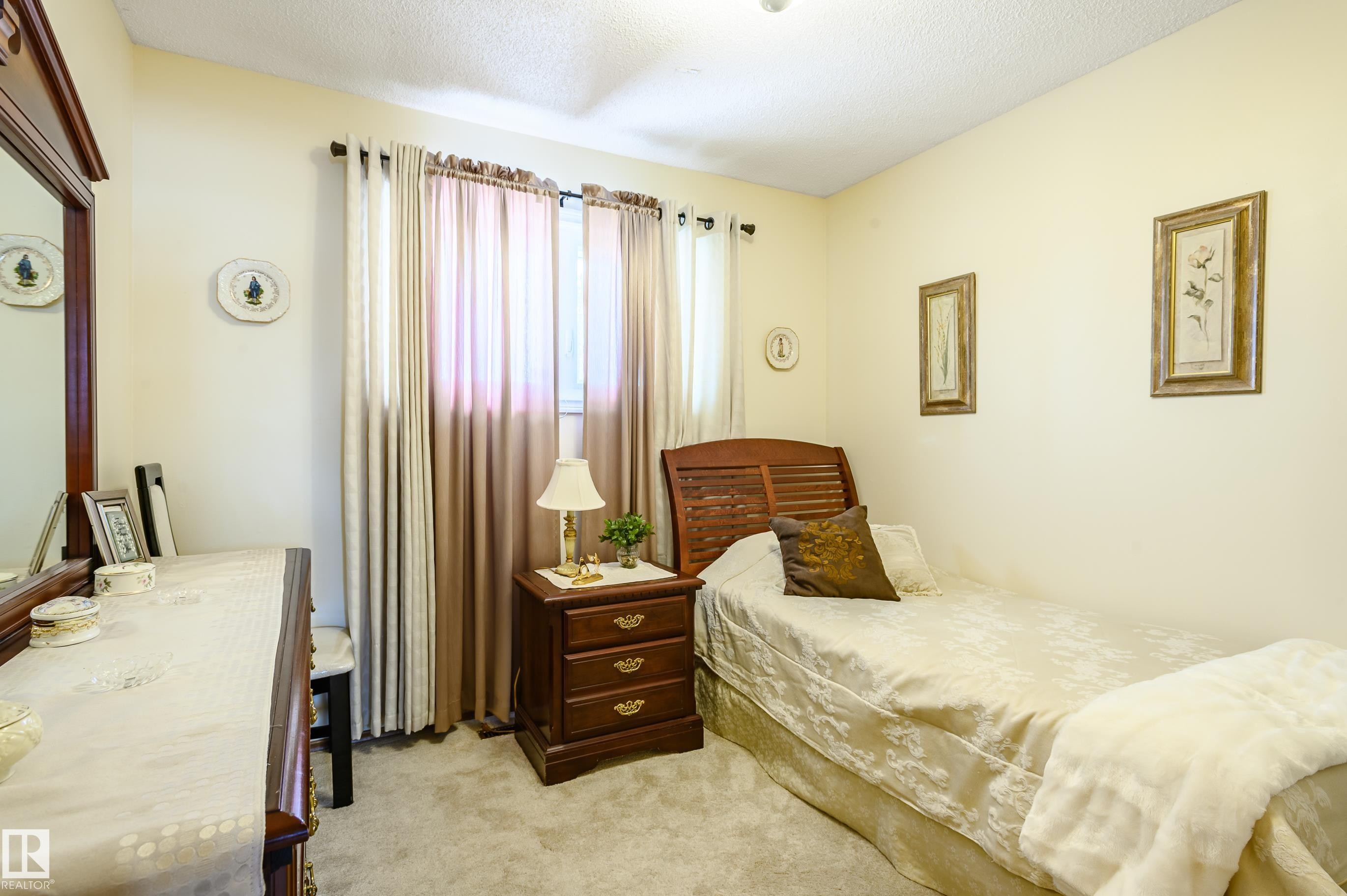 Bedroom with light carpet and a textured ceiling - 13420 113A St, Edmonton, AB - Indoor Photo Showing Bedroom