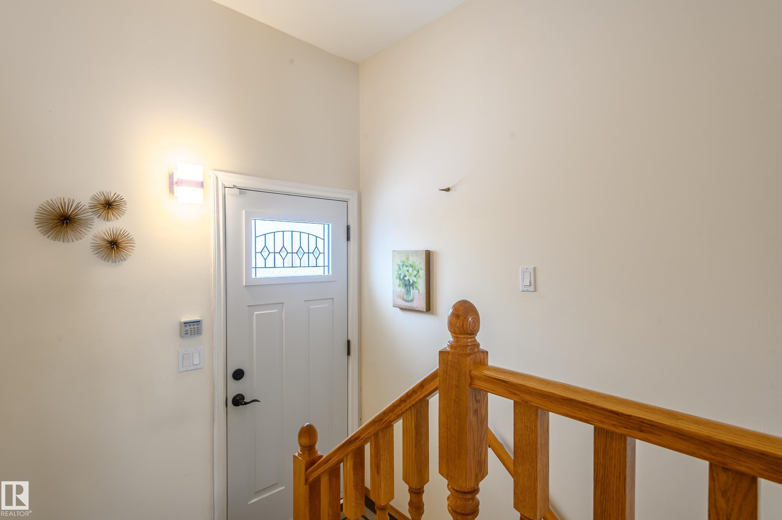 View of foyer entrance - 13420 113A St, Edmonton, AB - Indoor Photo Showing Other Room
